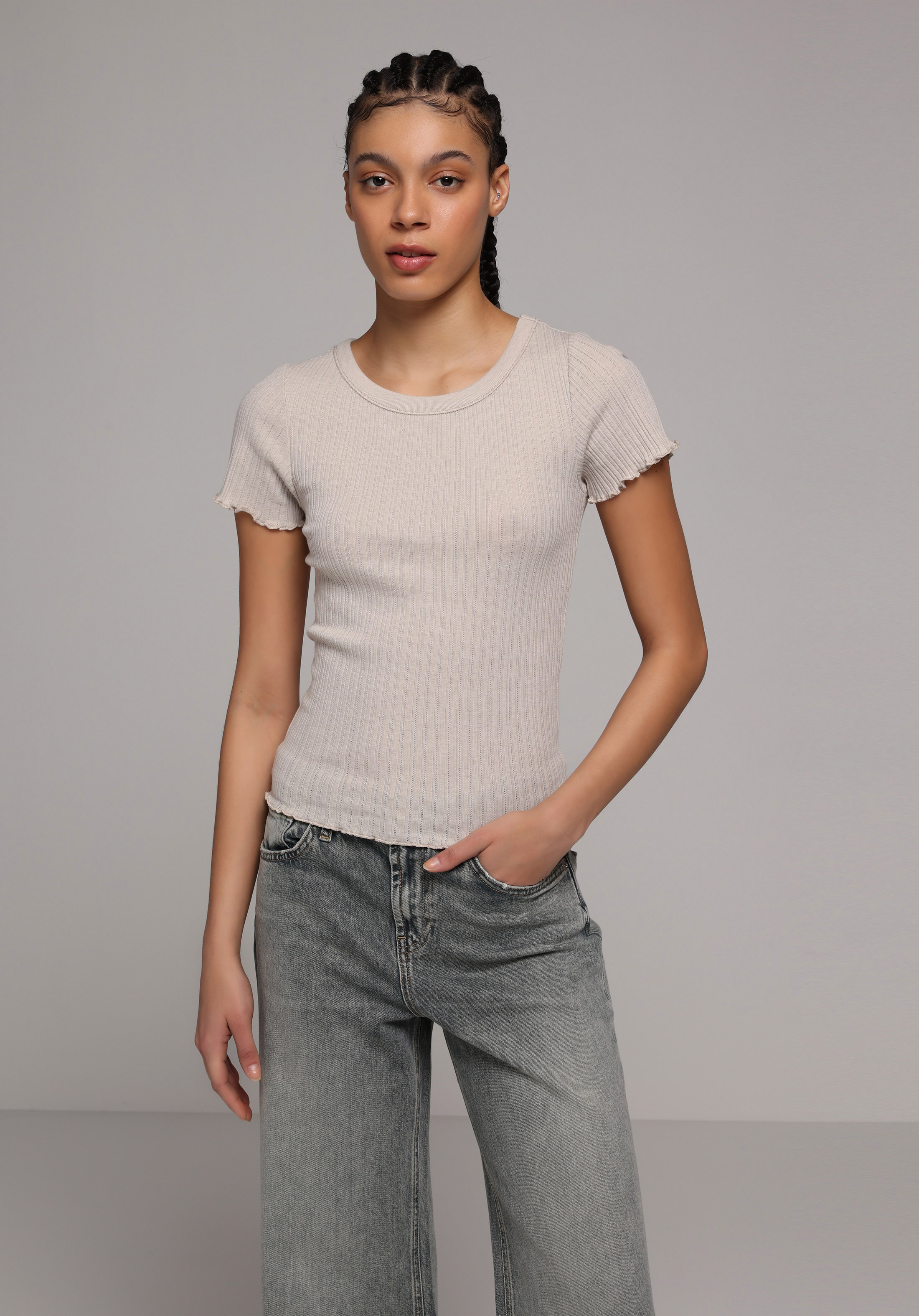 Slim Fit Yuvarlak Yaka Düz Kadın Bej Kısa Kol Tişört