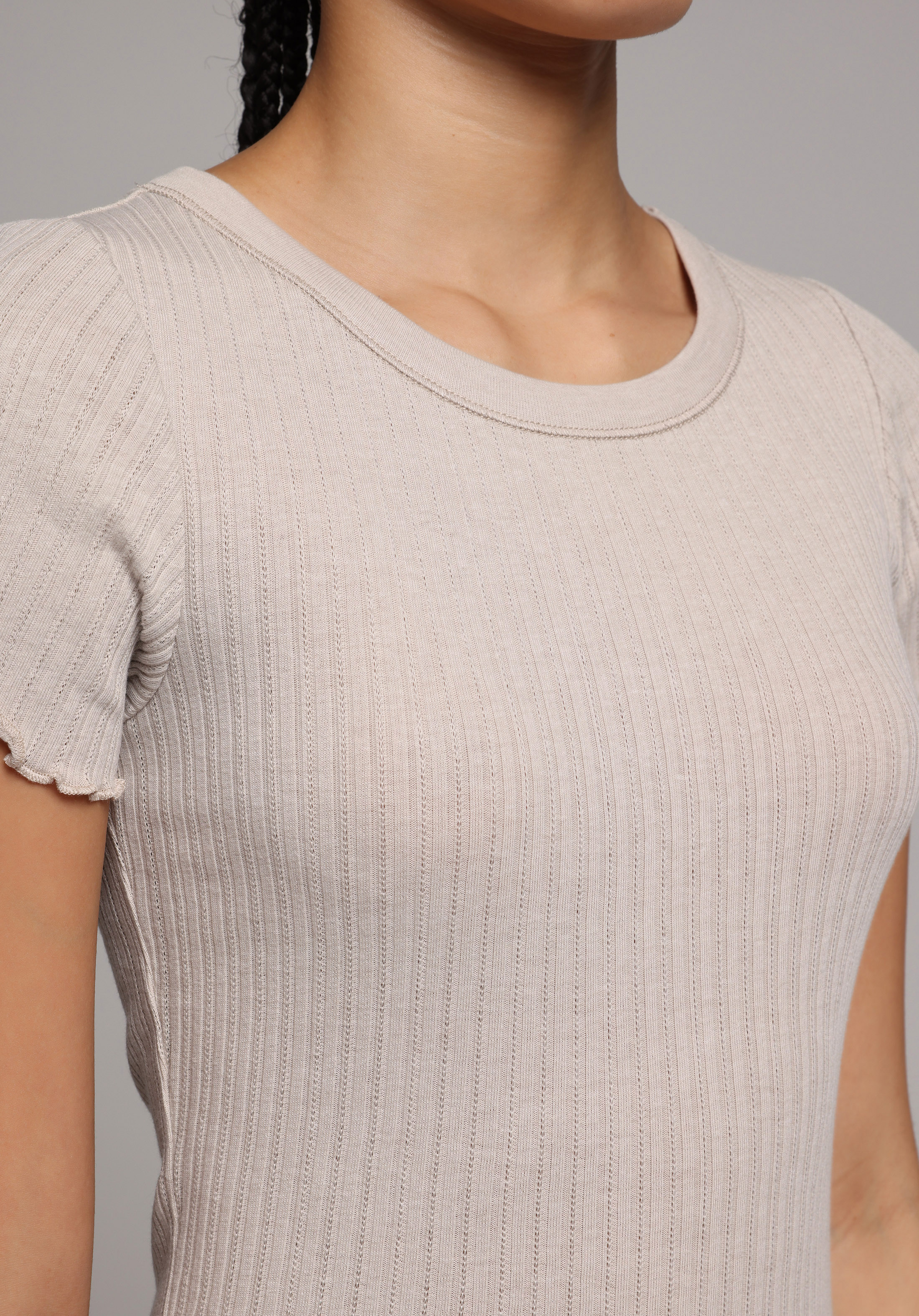 Slim Fit Yuvarlak Yaka Düz Kadın Bej Kısa Kol Tişört