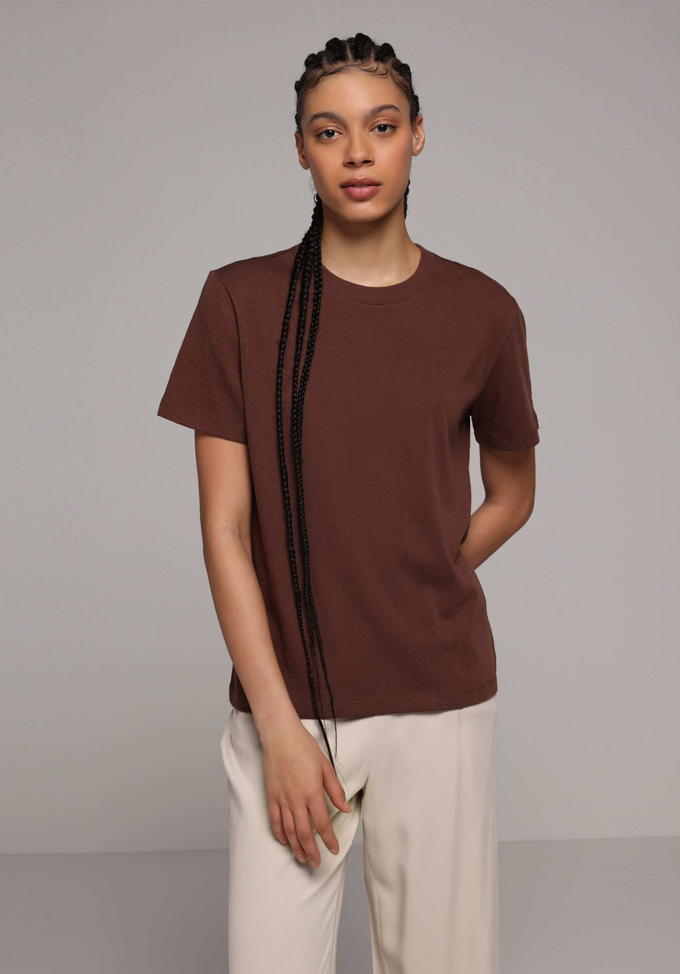 Regular Fit Yuvarlak Yaka Düz Kadın Kahverengi Kısa Kol Tişört