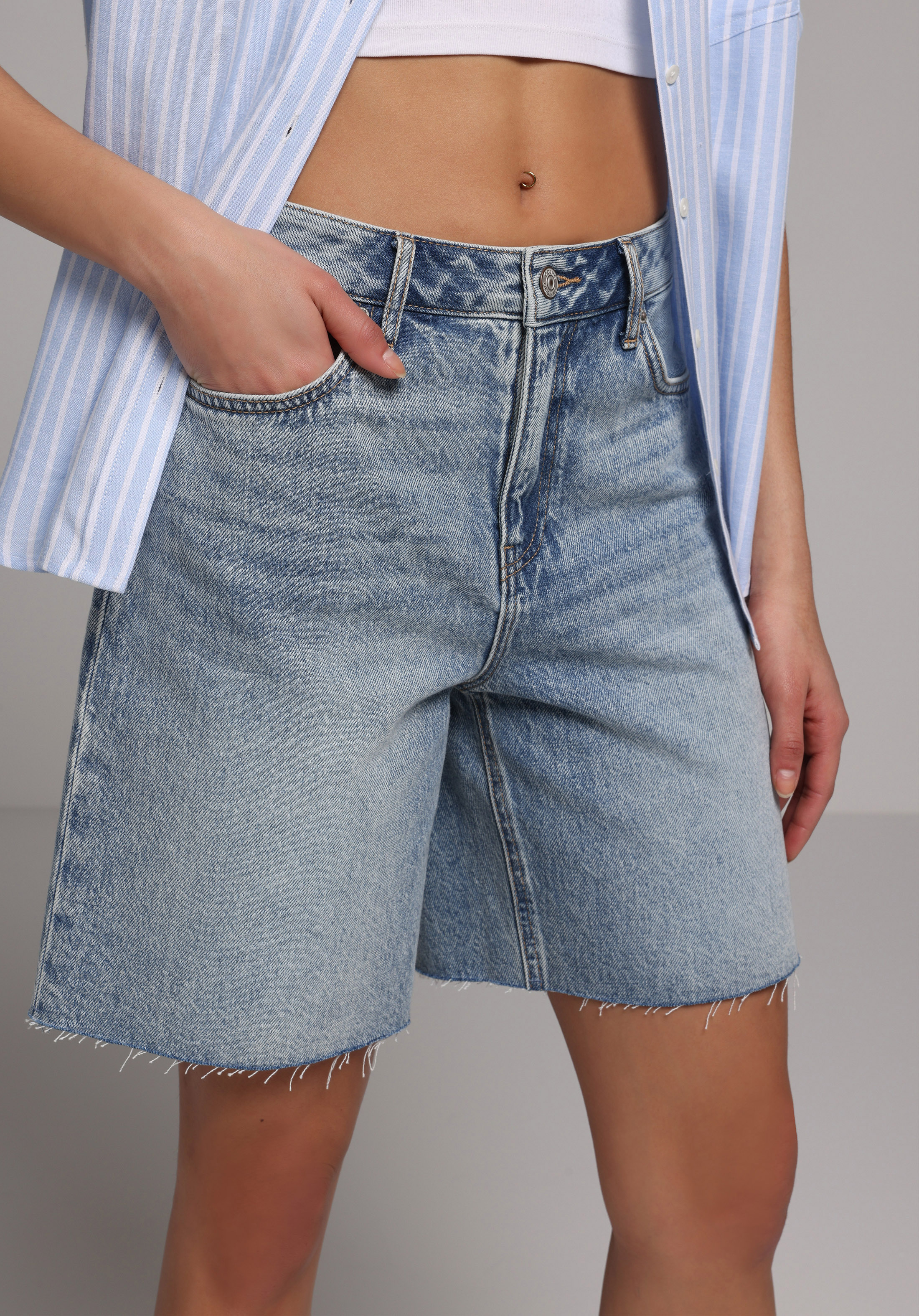 Regular Fit Yüksel Bel Düz Kadın Light İndigo Denim Jean Şort