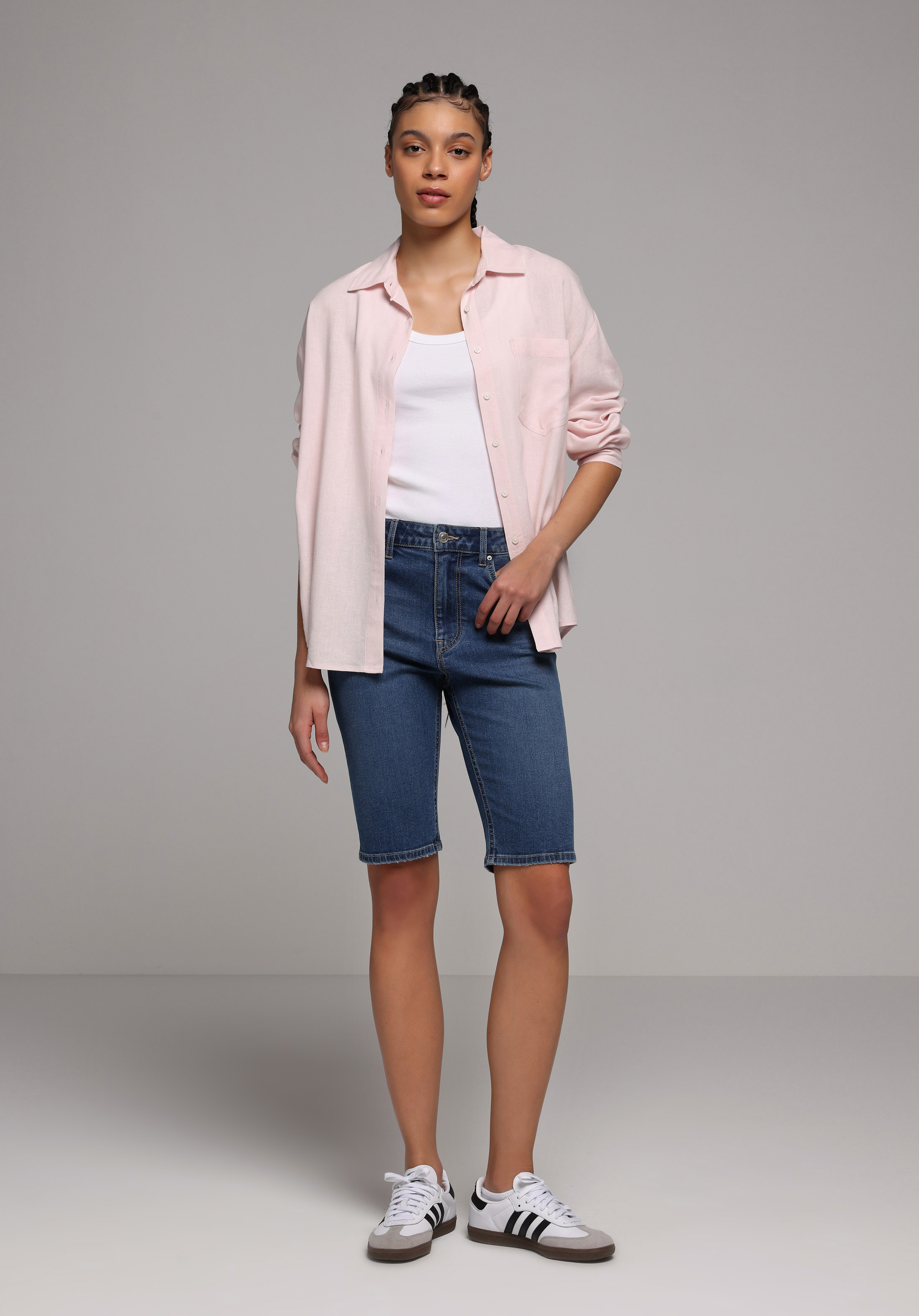 Slim Fit Yüksel Bel Düz Kadın Mid İndigo Denim Jean Şort