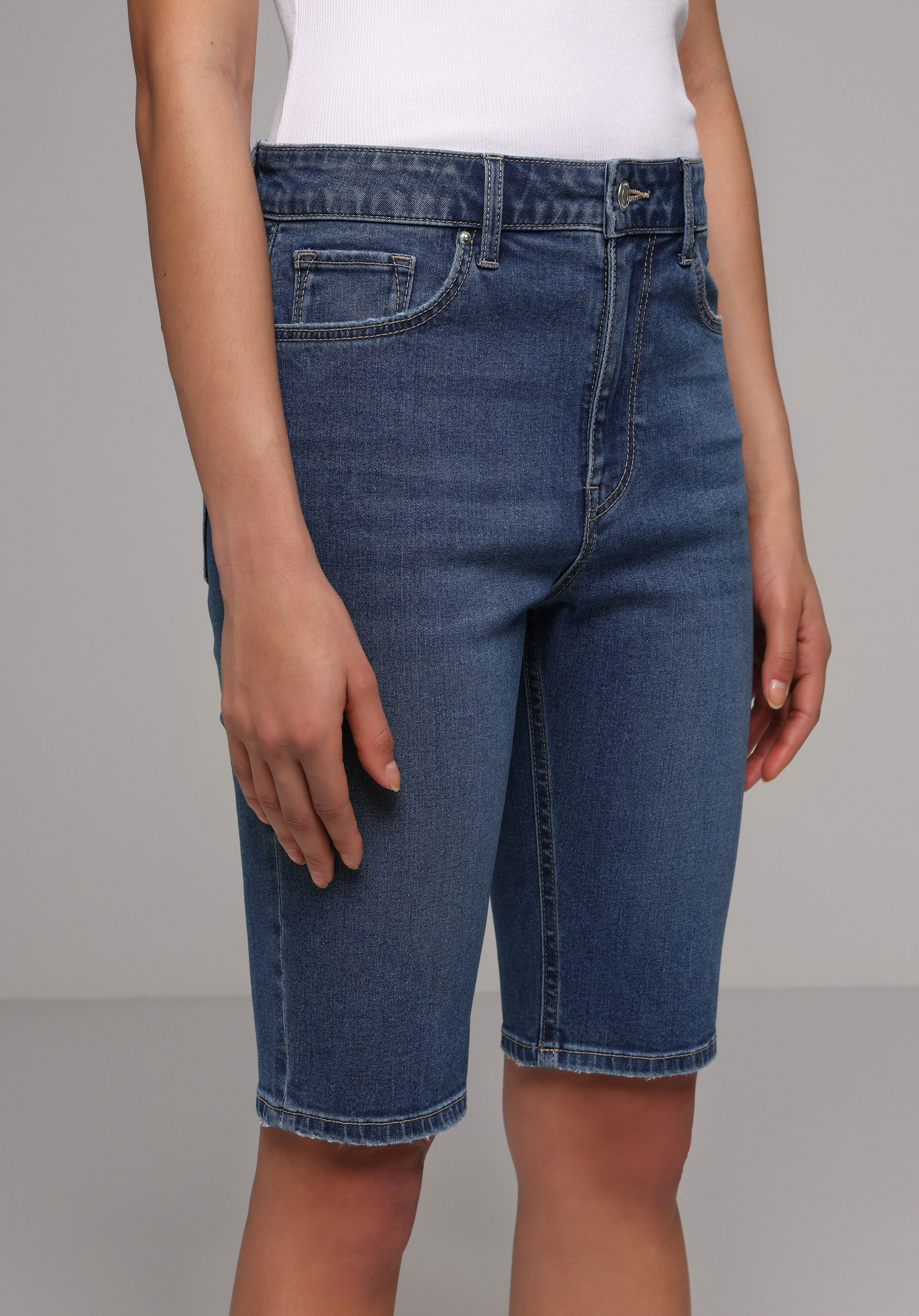 Slim Fit Yüksel Bel Düz Kadın Mid İndigo Denim Jean Şort