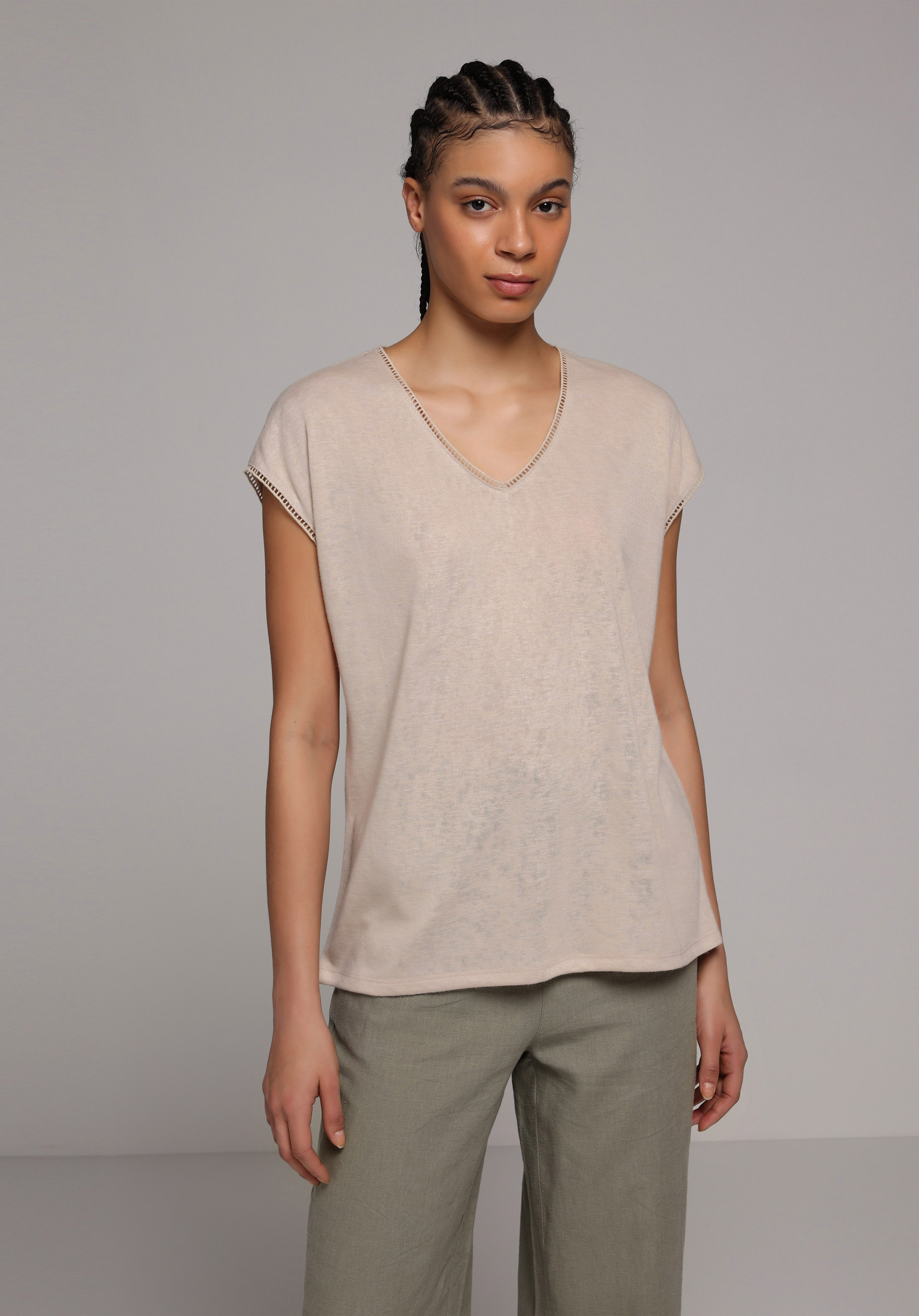 Regular Fit V Yaka Düz Kadın Bej Kısa Kol Tişört