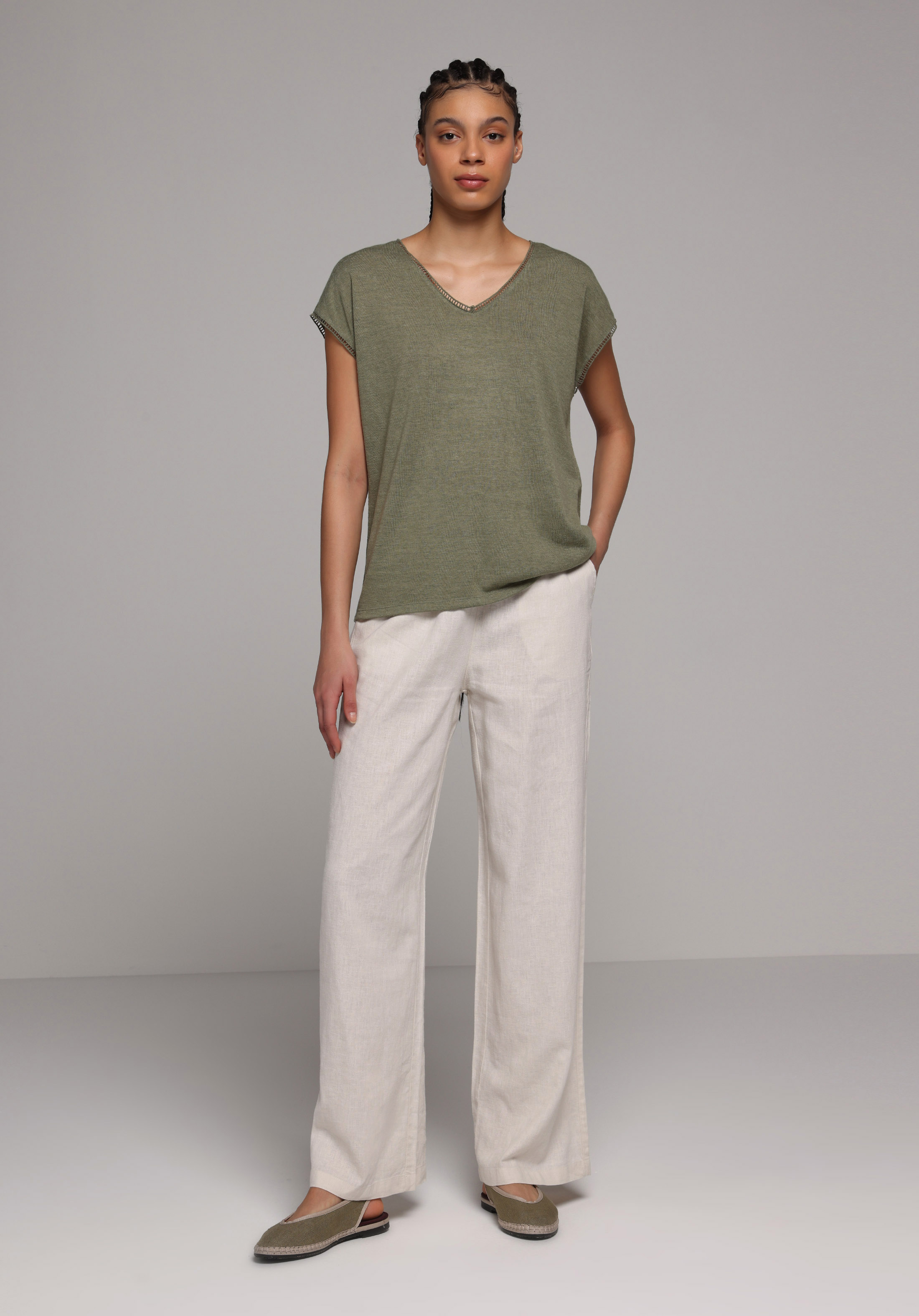 Regular Fit V Yaka Düz Kadın Yeşil Kısa Kol Tişört