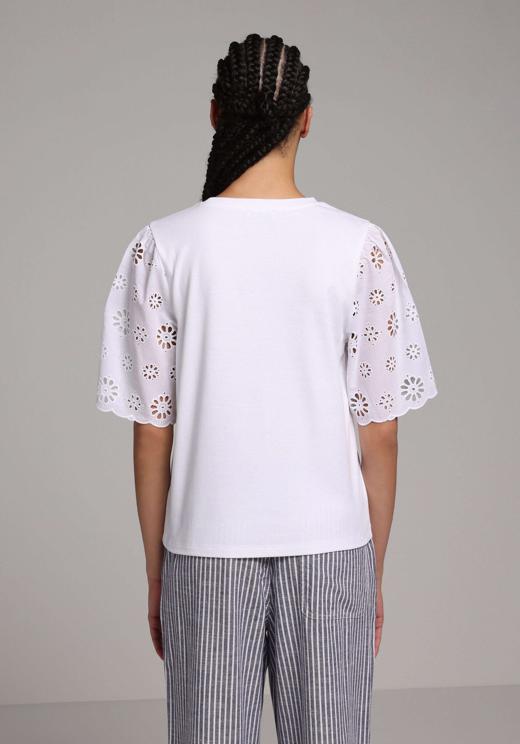 Regular Fit Yuvarlak Yaka Düz Kadın Beyaz Kısa Kol Tişört