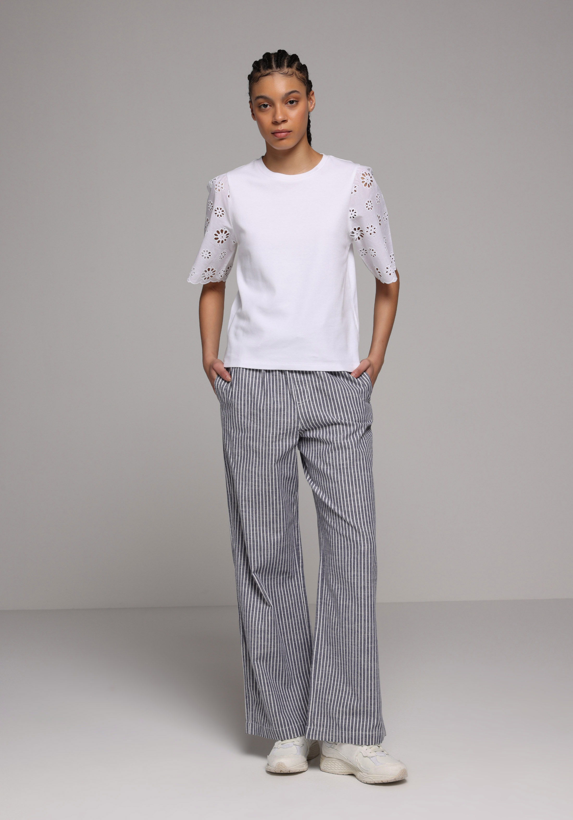 Regular Fit Yuvarlak Yaka Düz Kadın Beyaz Kısa Kol Tişört