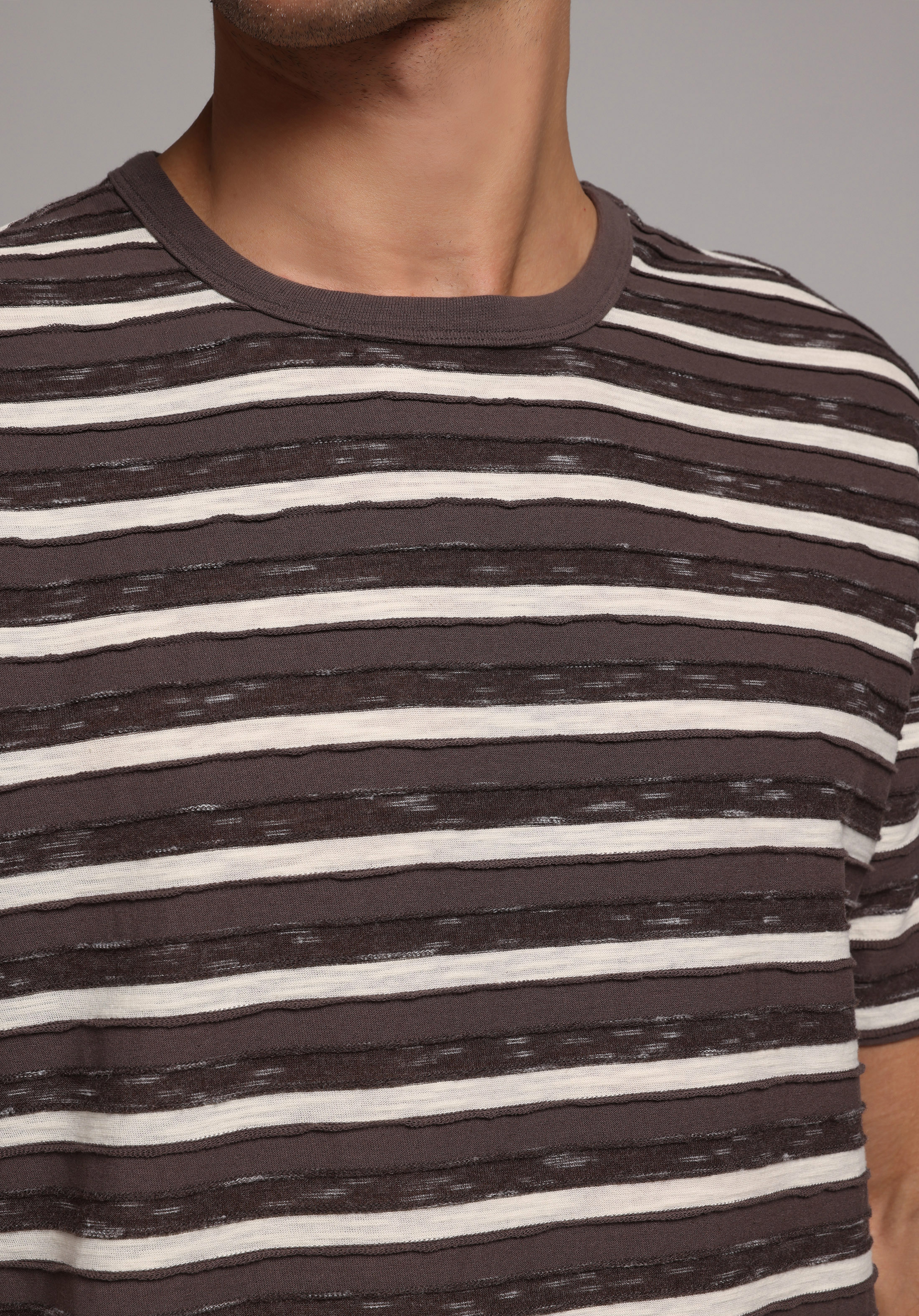 Comfort Fit Yuvarlak Yaka Çizgili Erkek Kahverengi Kısa Kol Tişört