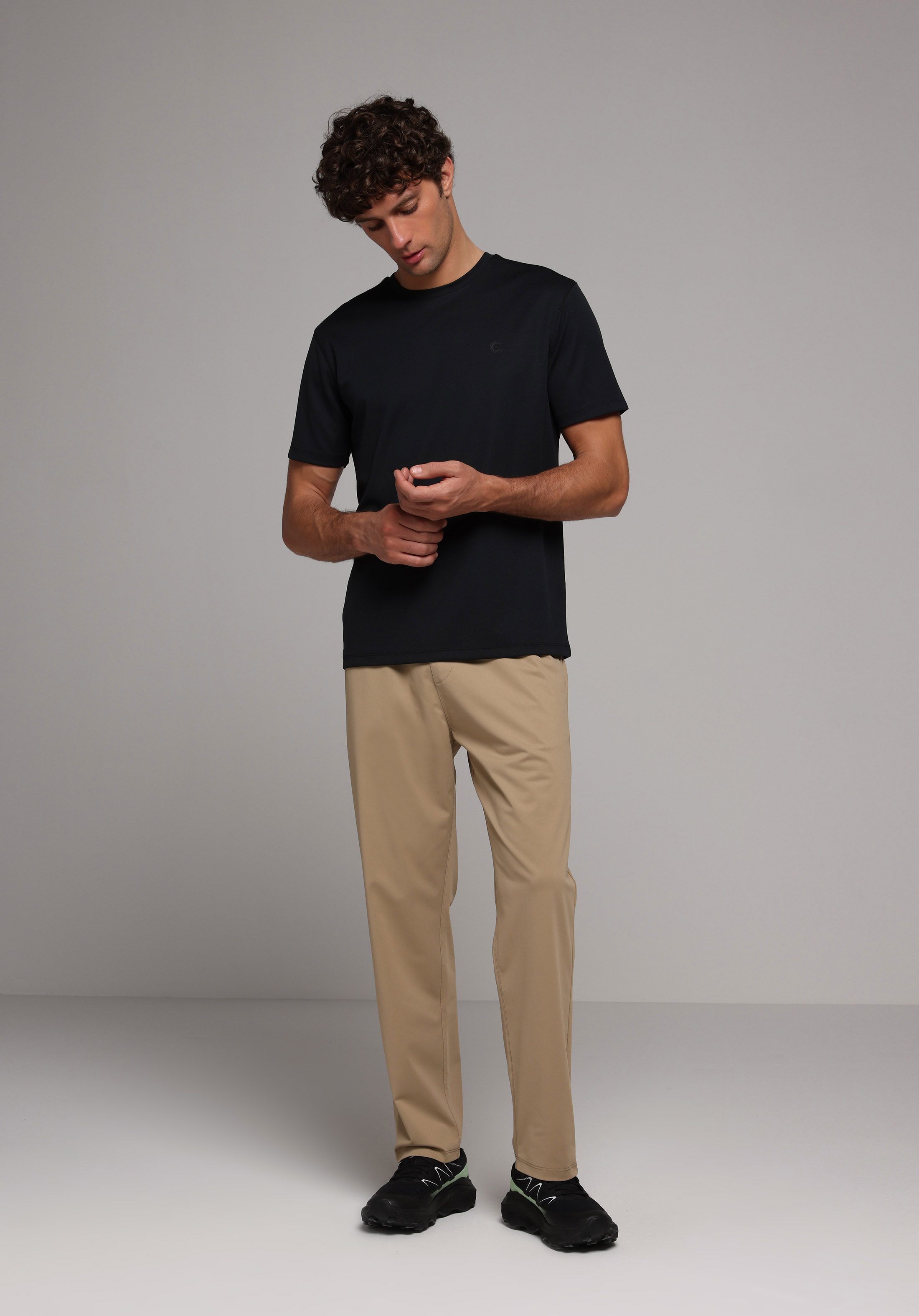 Regular Fit Yuvarlak Yaka Düz Erkek Siyah Kısa Kol Tişört