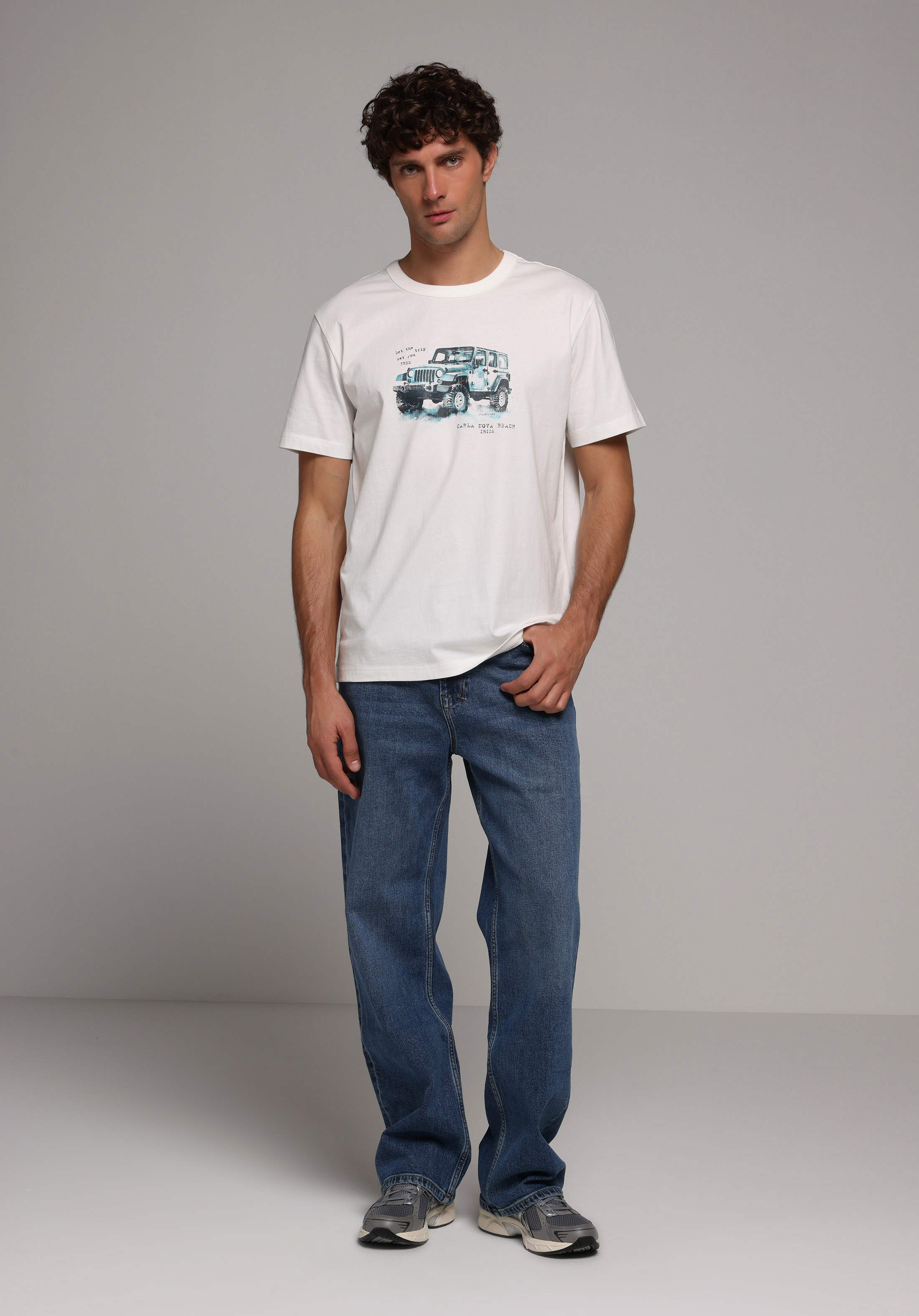 Comfort Fit Yuvarlak Yaka Düz Erkek Beyaz Kısa Kol Tişört