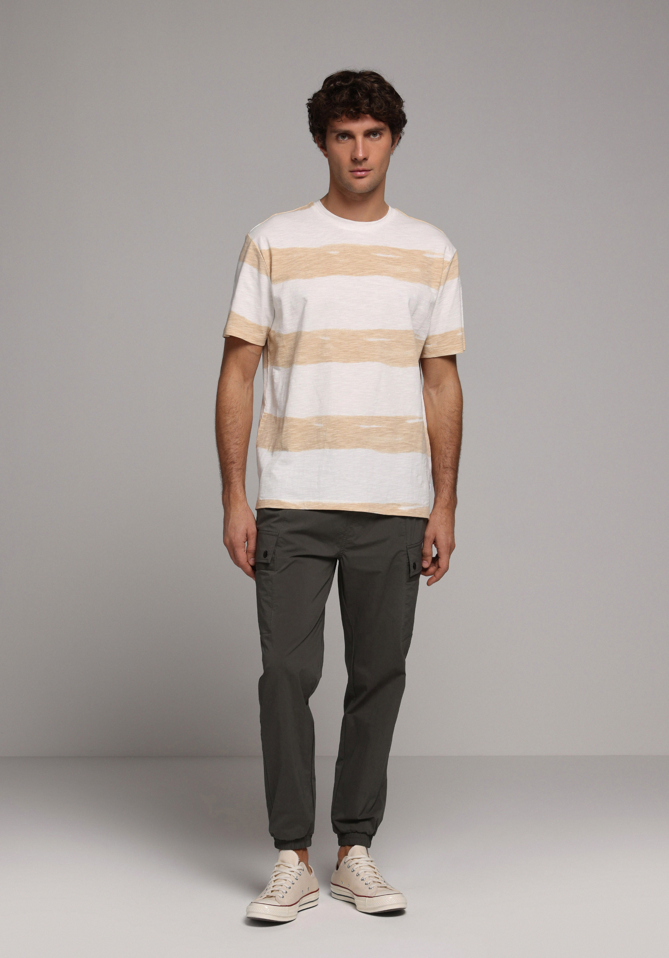 Comfort Fit Yuvarlak Yaka Çizgili Erkek Bej Kısa Kol Tişört