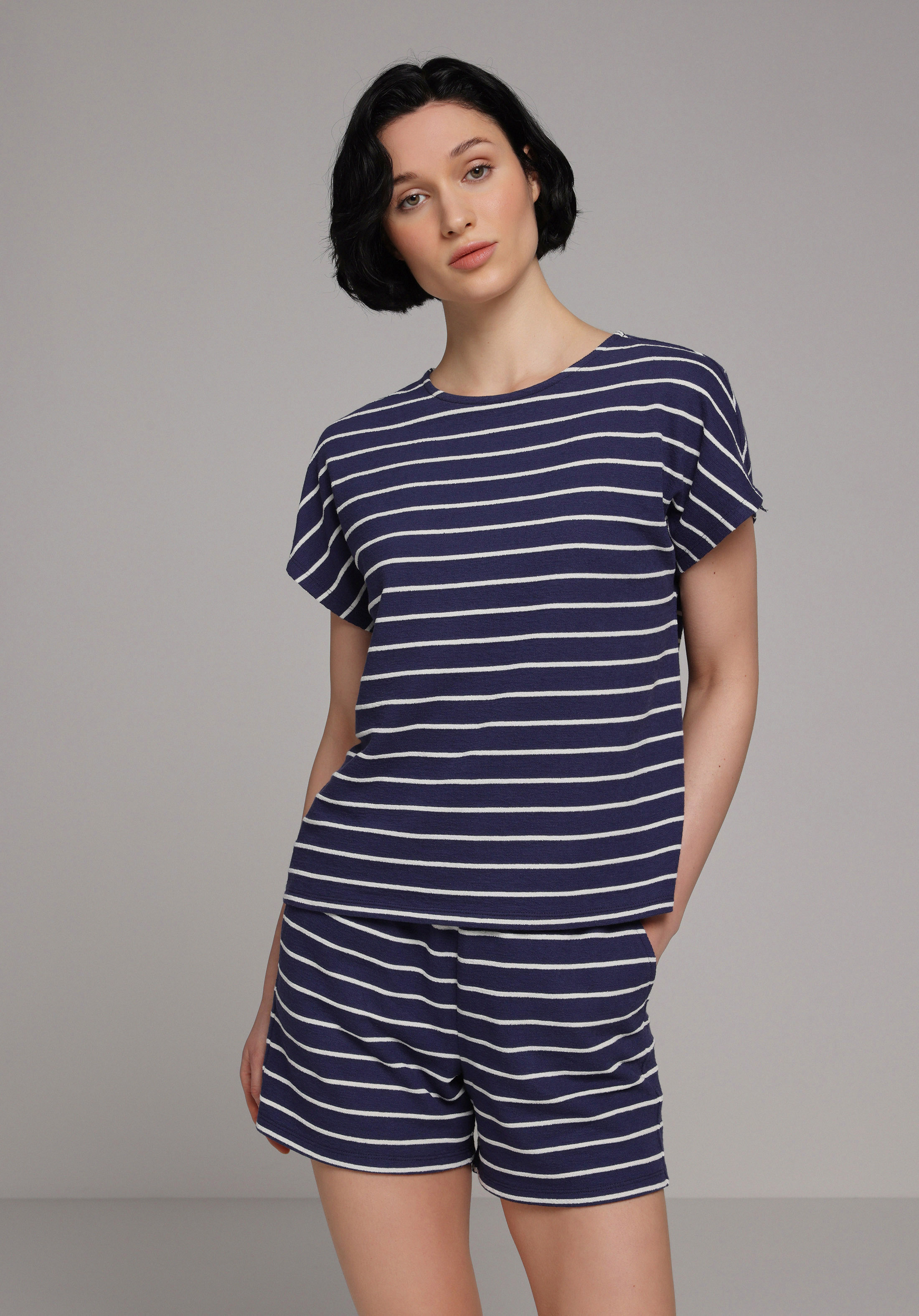Regular Fit Yuvarlak Yaka Çizgili Kadın Lacivert Kısa Kol Tişört