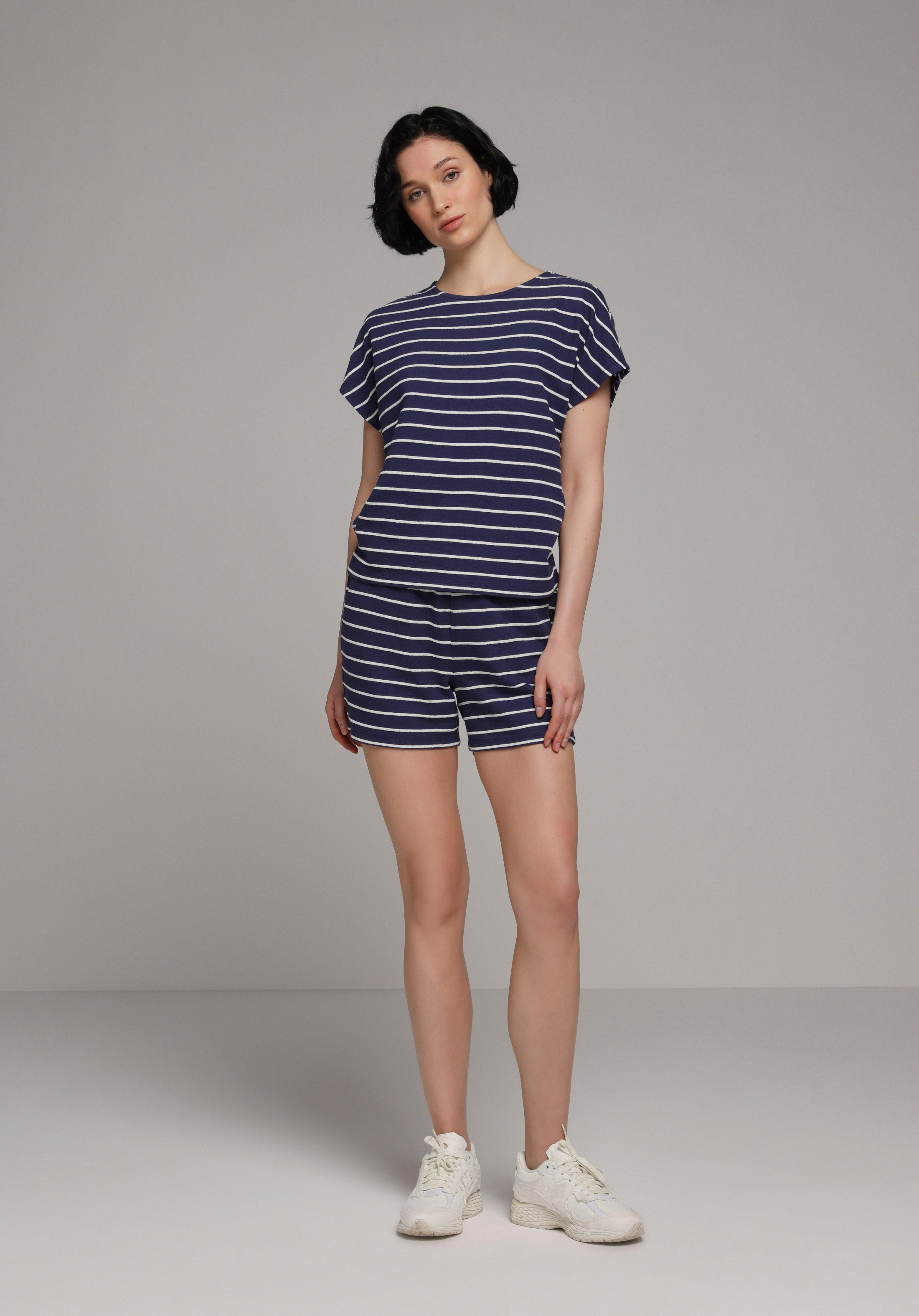 Regular Fit Yuvarlak Yaka Çizgili Kadın Lacivert Kısa Kol Tişört
