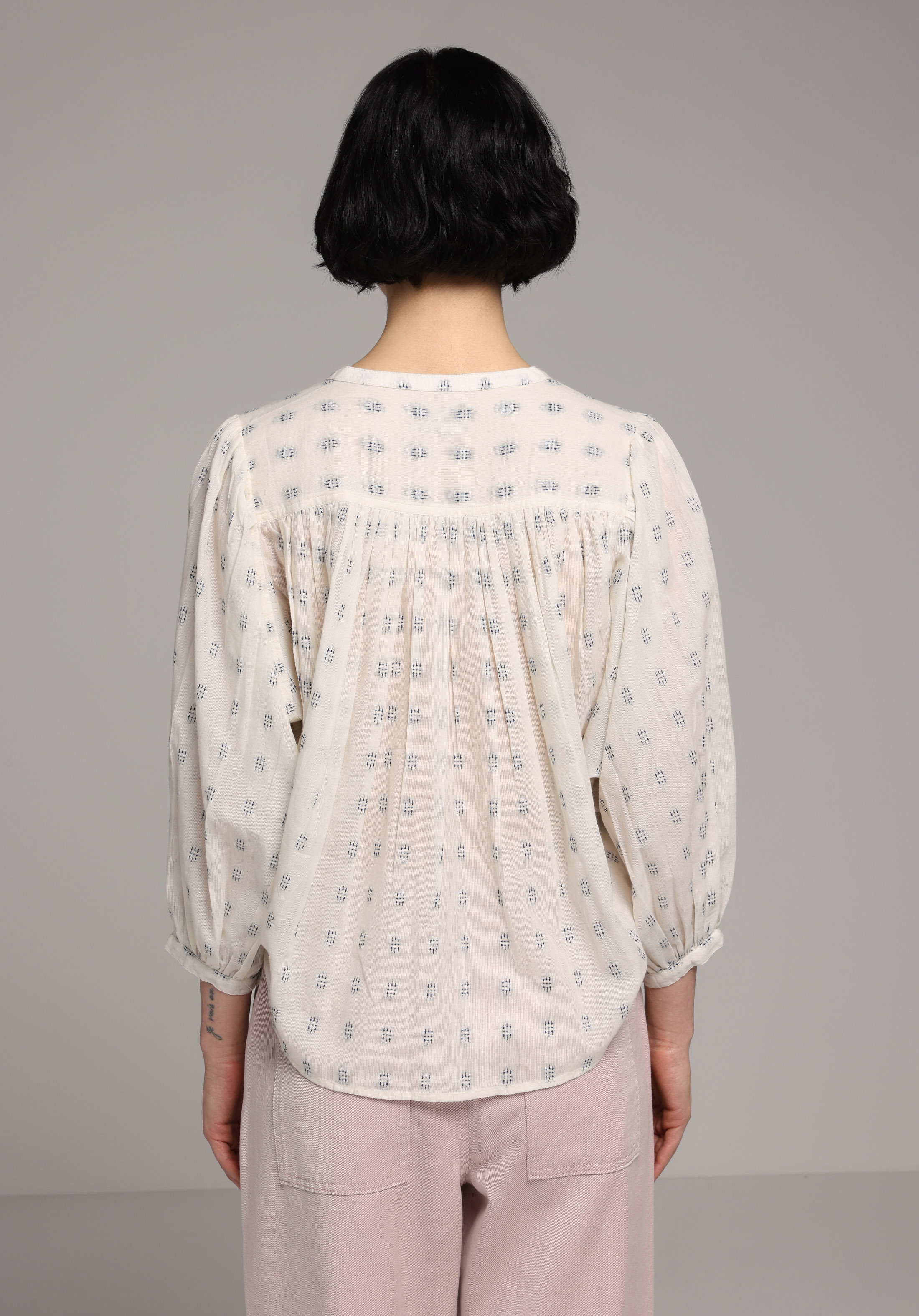 Fashion Fit Yuvarlak Yaka Nakışlı Kadın Ekru Uzun Kol Gömlek