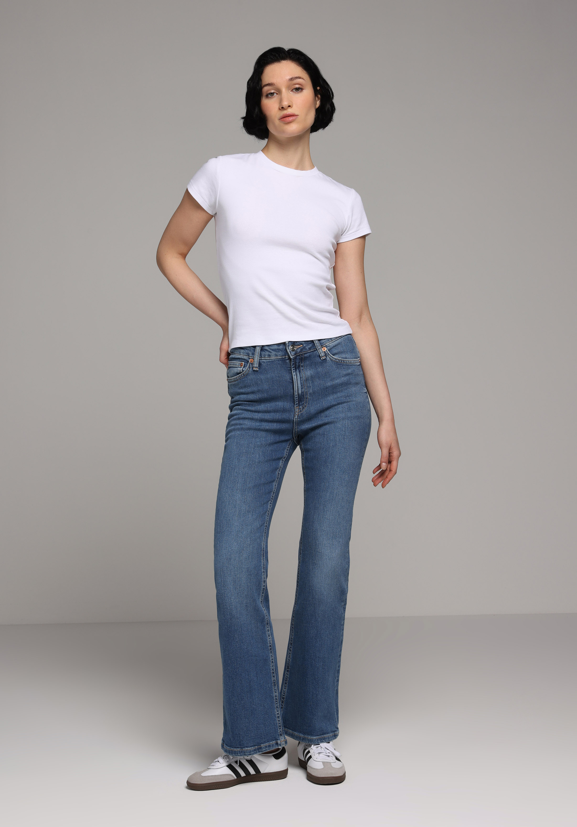 Regular Fit   Kadın Mid İndigo Denim Jean Pantolon