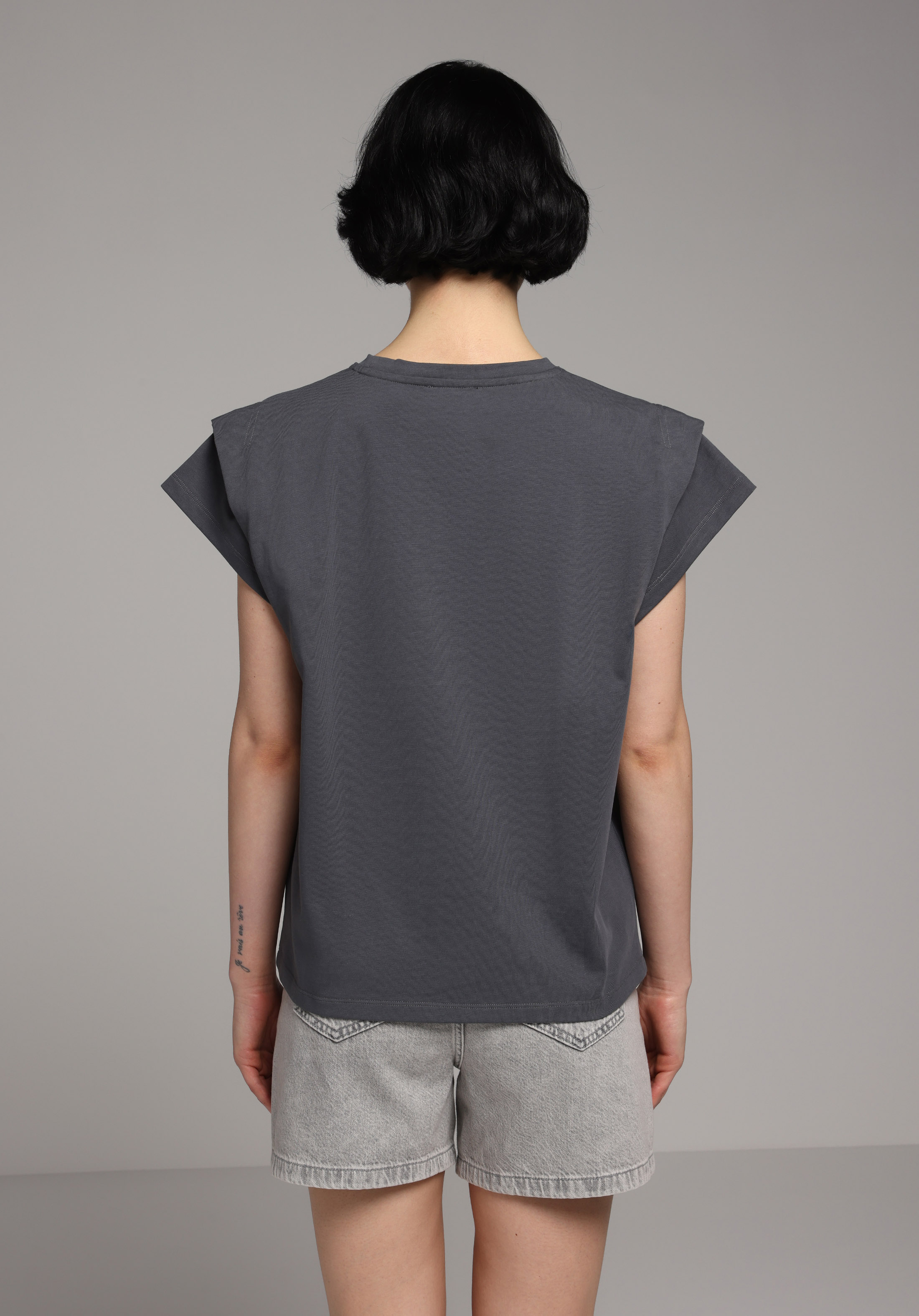 Regular Fit Yuvarlak Yaka Düz Kadın Antrasit Kısa Kol Tişört