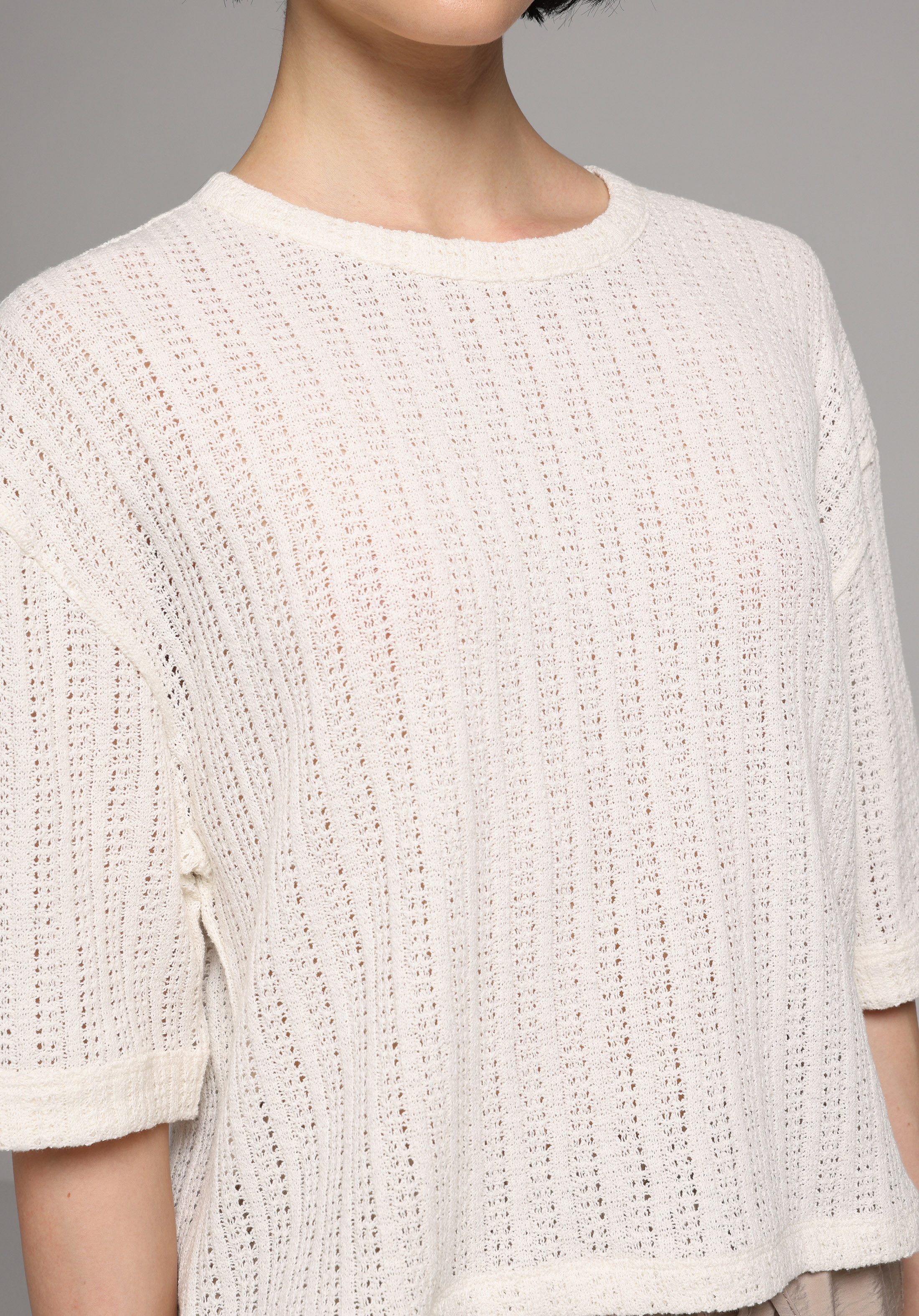 Regular Fit Yuvarlak Yaka Jakarlı Kadın Ekru Kısa Kol Tişört