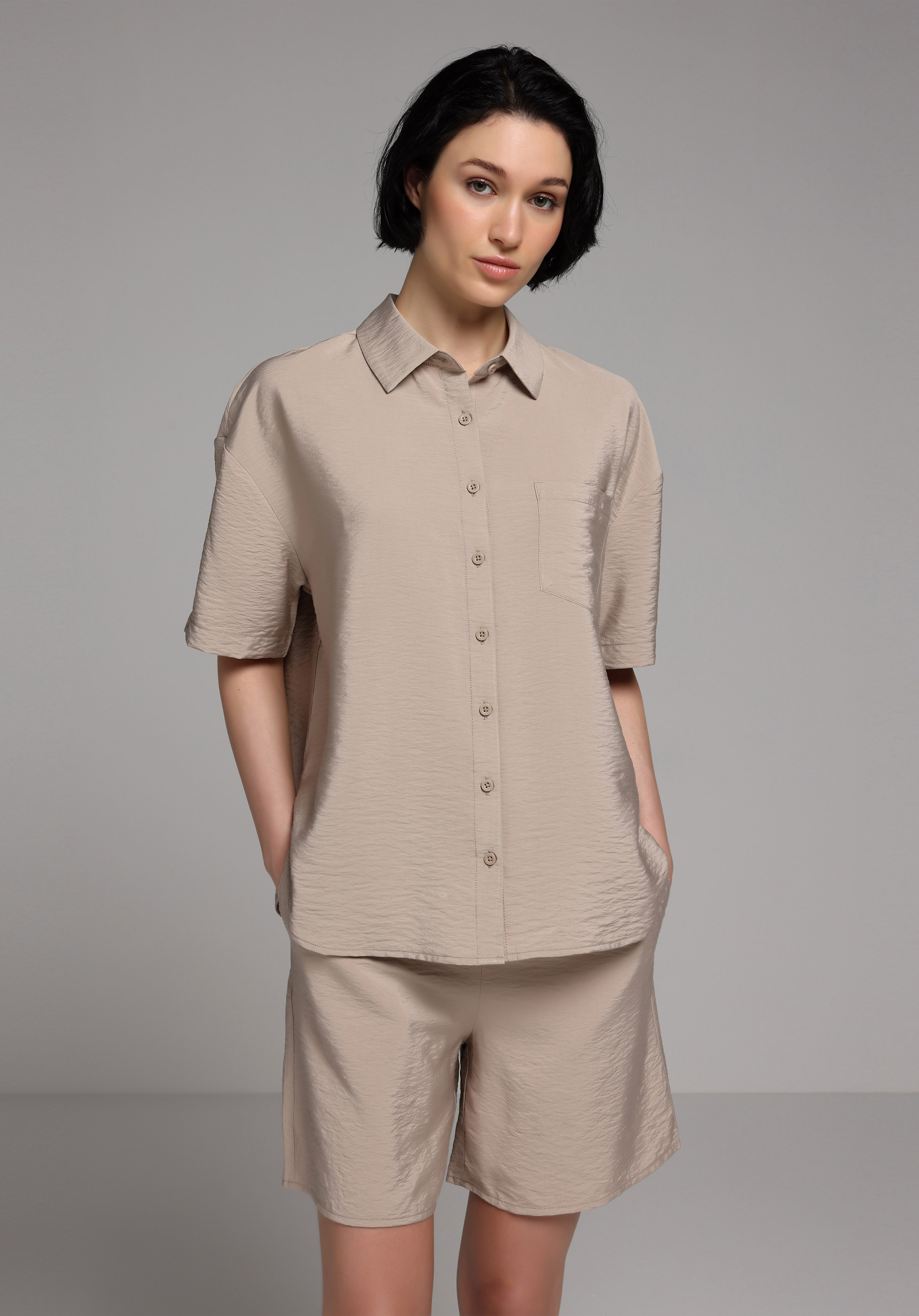 Fashion Fit Shirt Neck Düz Kadın Açik Kahverengi Kısa Kol Gömlek