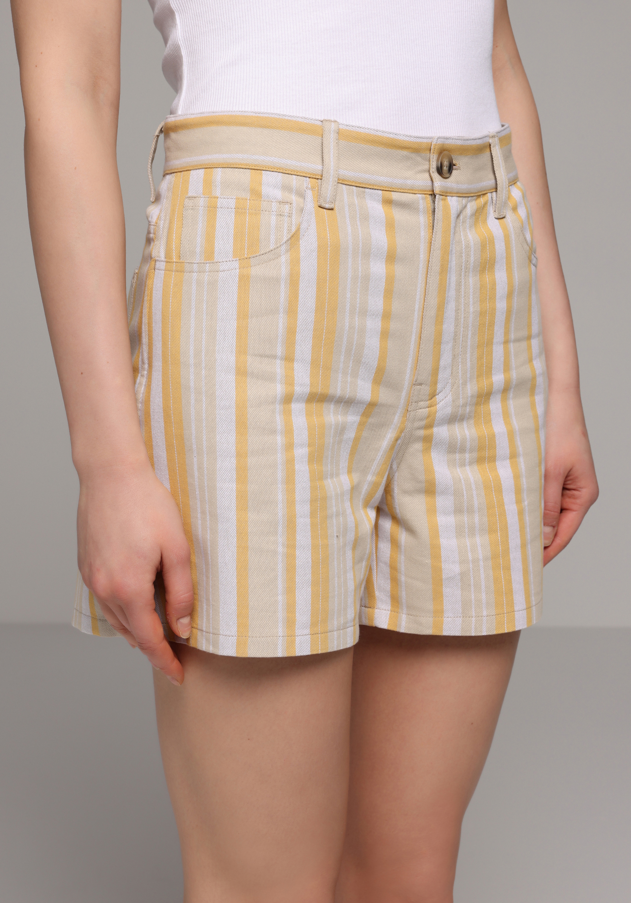 Regular Fit Düşük Bel Çizgili Kadın Bej Şort
