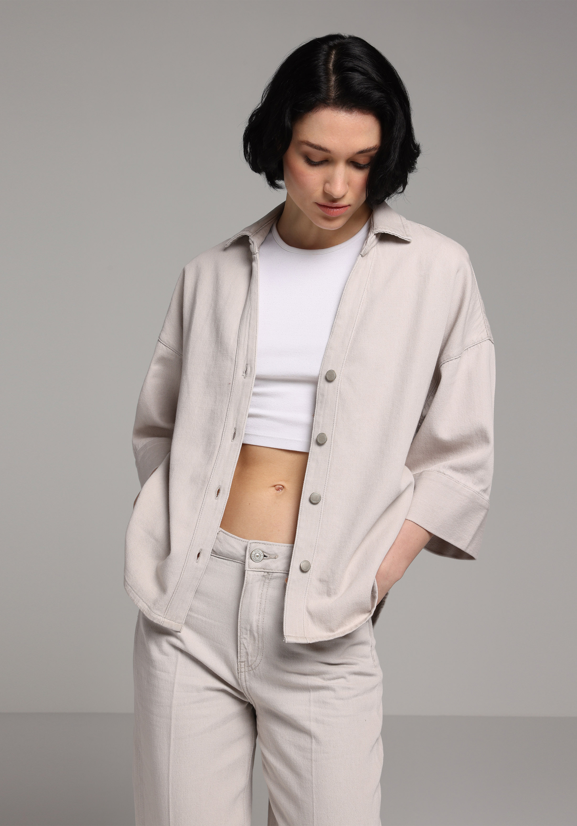 Oversize Fit Klasik Yaka Düz Kadın Colour Denim Kısa Kol Gömlek