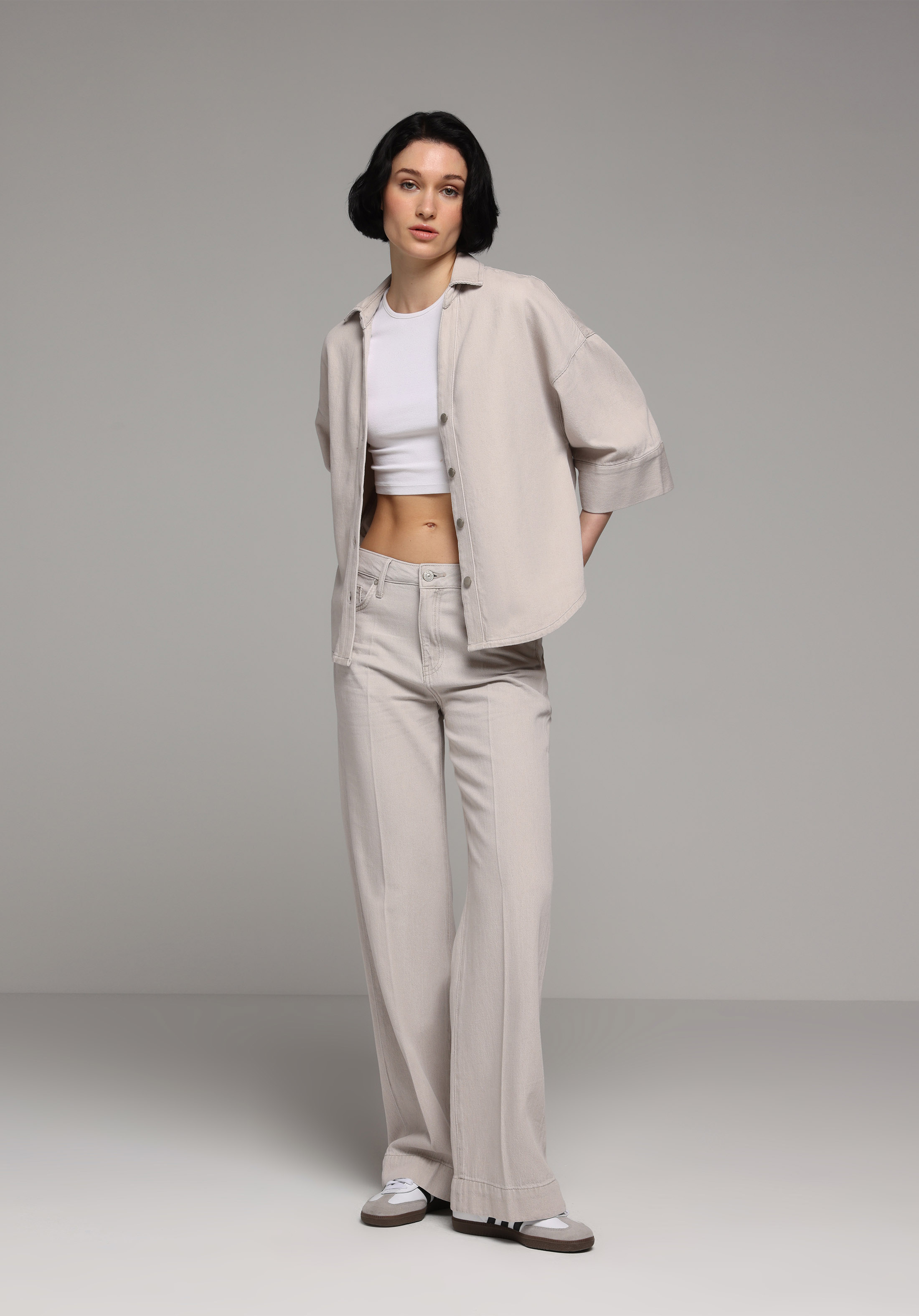 Oversize Fit Klasik Yaka Düz Kadın Colour Denim Kısa Kol Gömlek