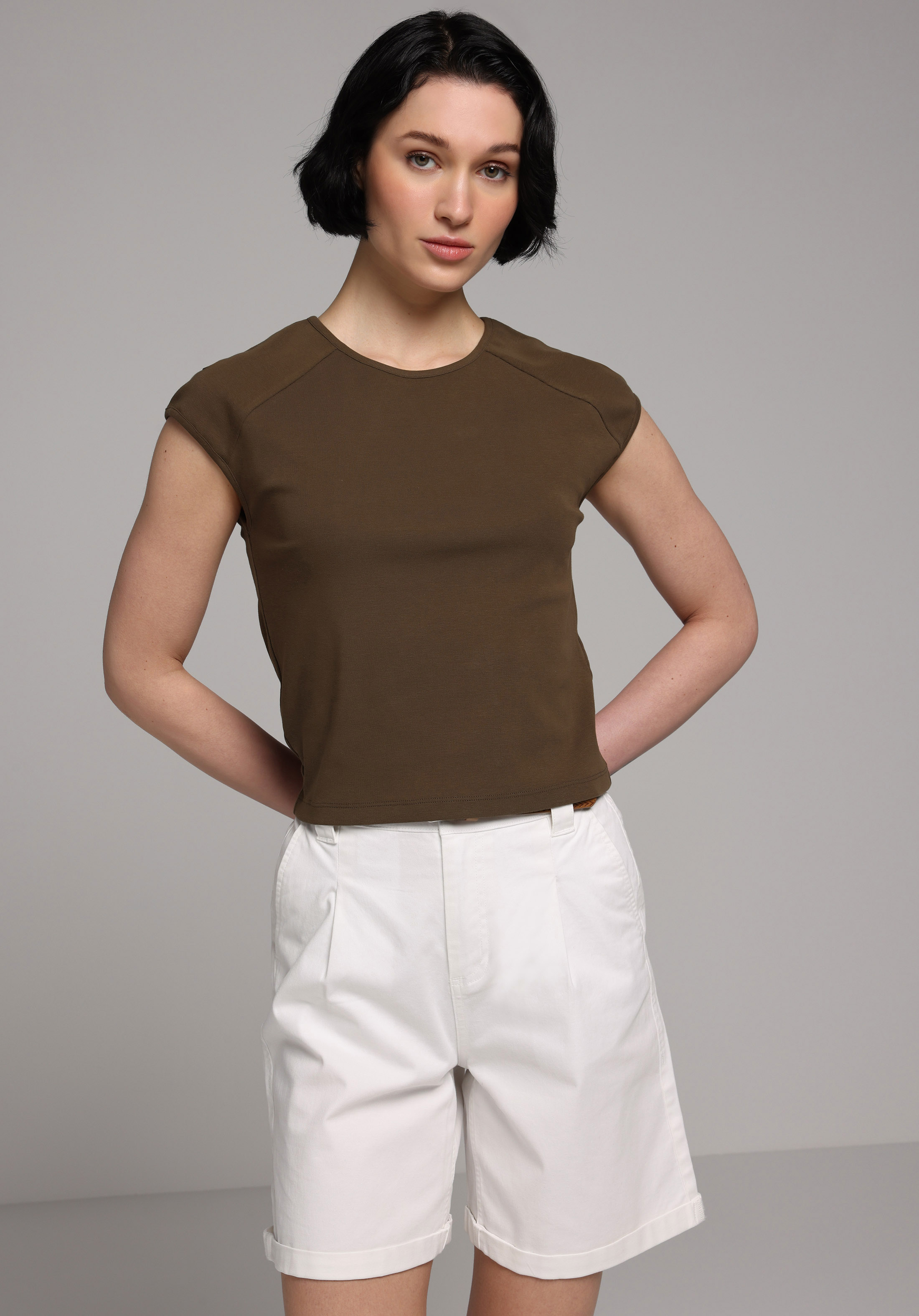 Slim Fit Kayık Yaka Düz Kadın Kahverengi Kısa Kol Tişört