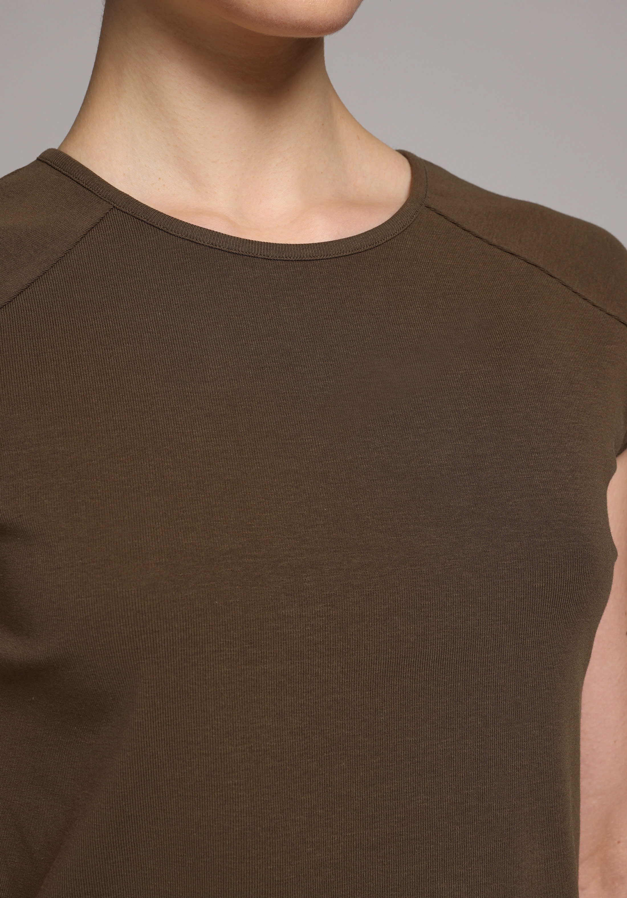 Slim Fit Kayık Yaka Düz Kadın Kahverengi Kısa Kol Tişört