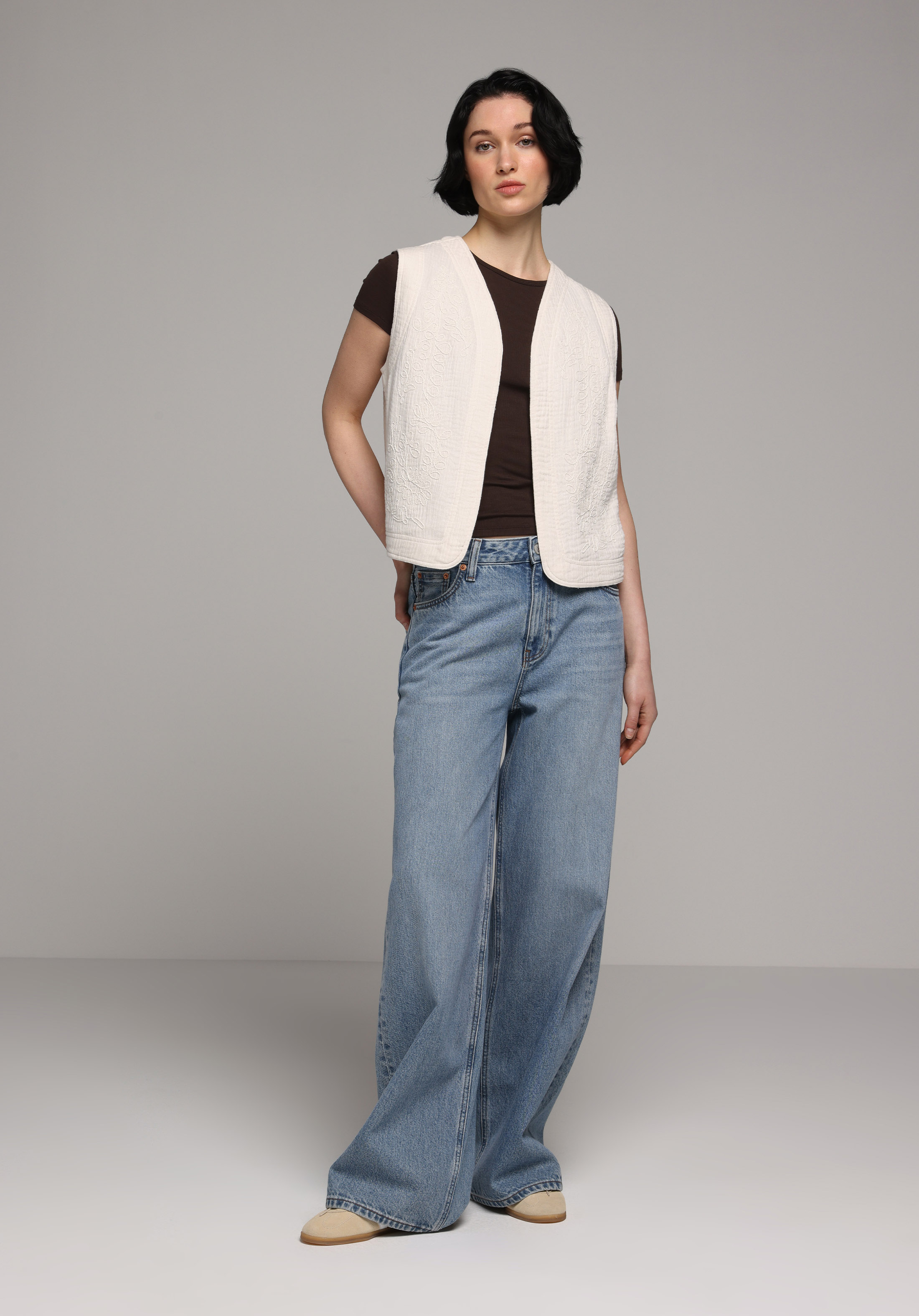 Fashion Fit V Yaka Jakarlı Kadın Ekru Kolsuz Gömlek