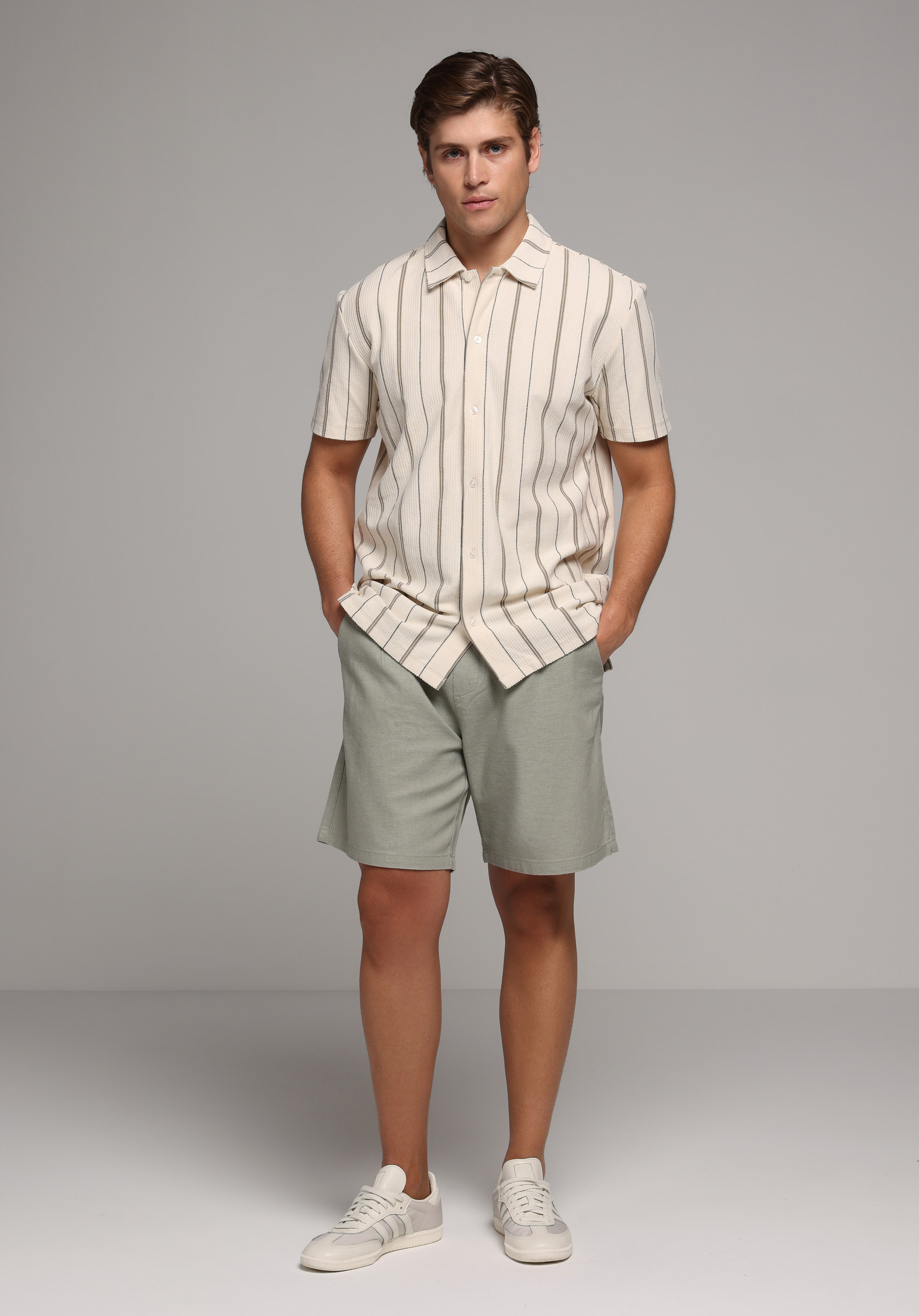 Regular Fit Polo Yaka Çizgili Erkek Ekru Kısa Kol Tişört