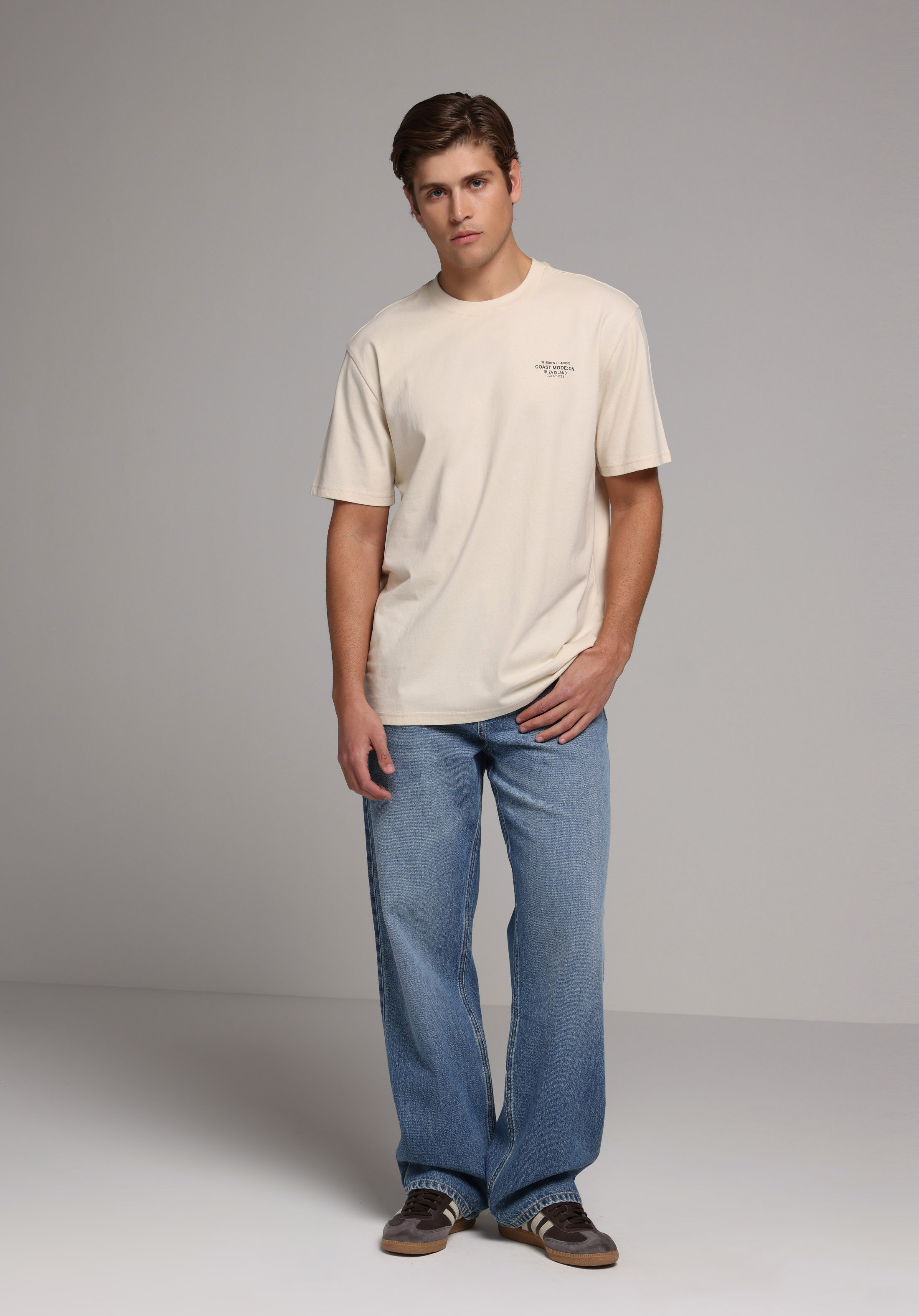 Comfort Fit Yuvarlak Yaka Düz Erkek Bej Kısa Kol Tişört