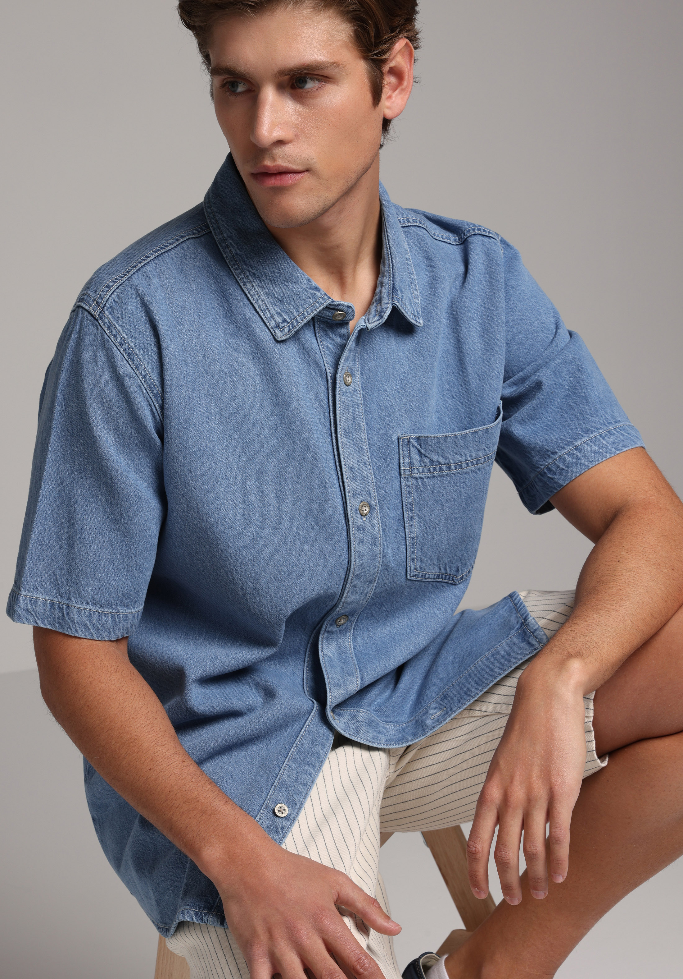 Regular Fit Klasik Yaka Düz Erkek Light İndigo Denim Kısa Kol Gömlek