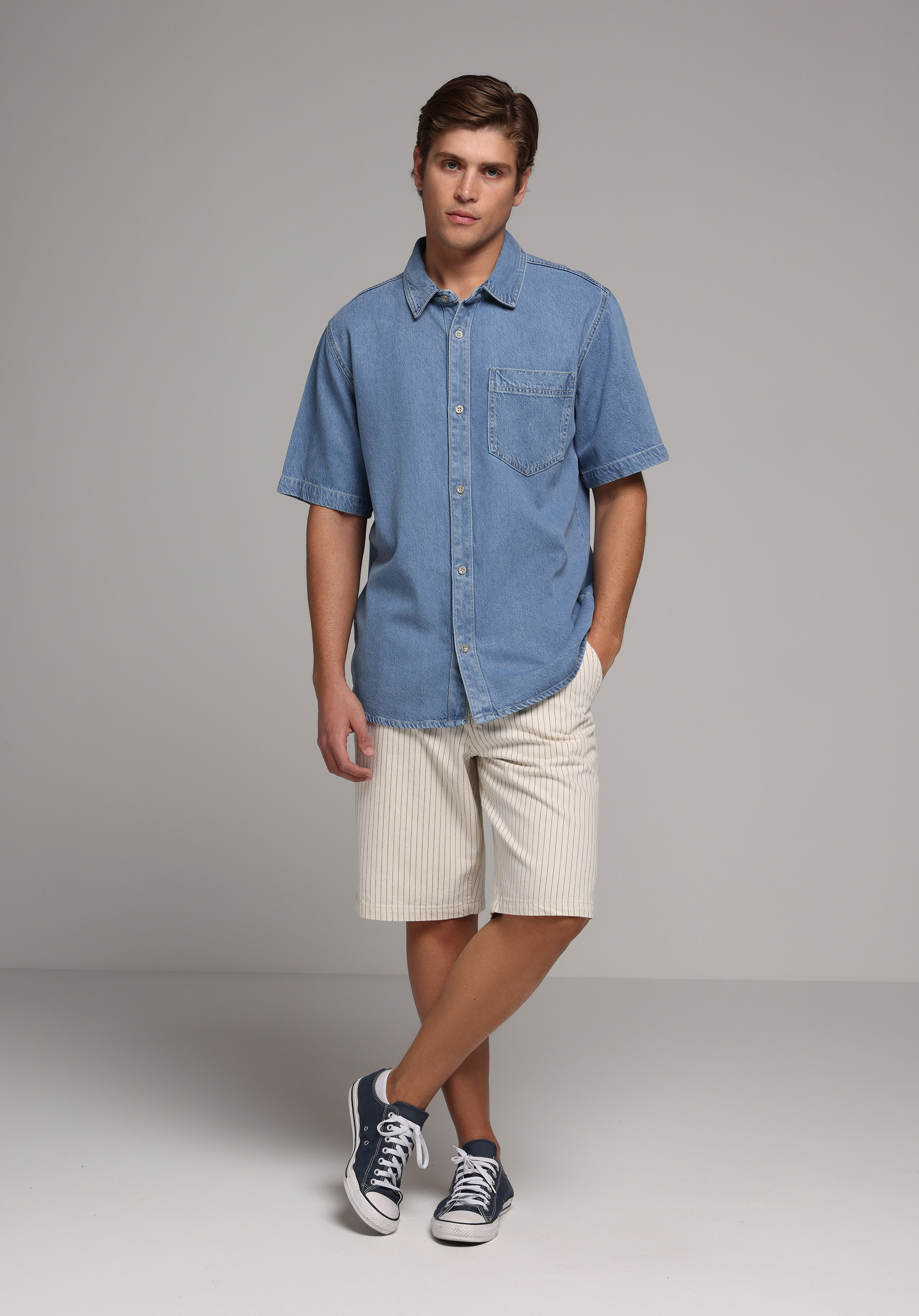 Regular Fit Klasik Yaka Düz Erkek Light İndigo Denim Kısa Kol Gömlek