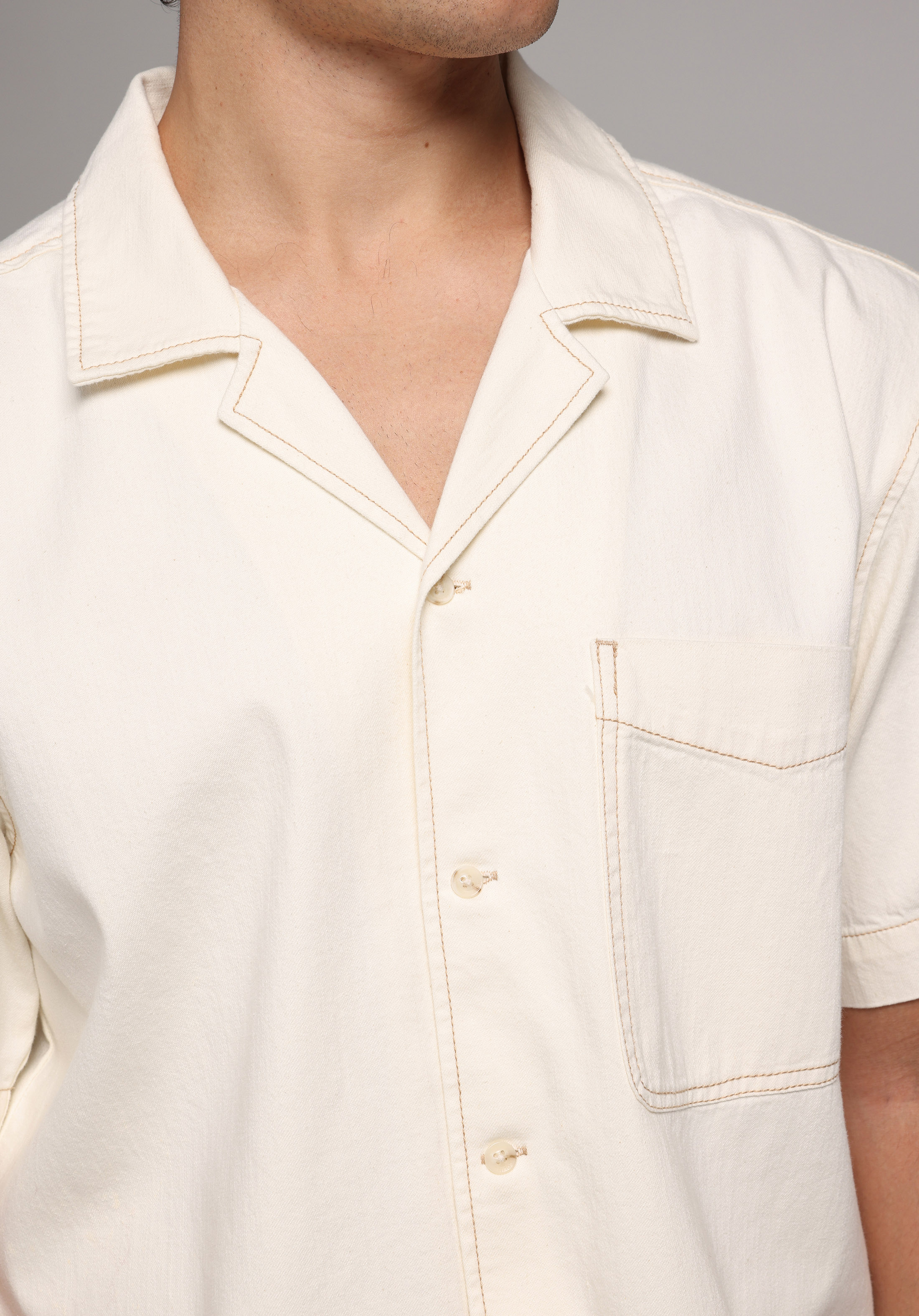 Oversize Fit Klasik Yaka Düz Erkek Ecru Denim Kısa Kol Gömlek