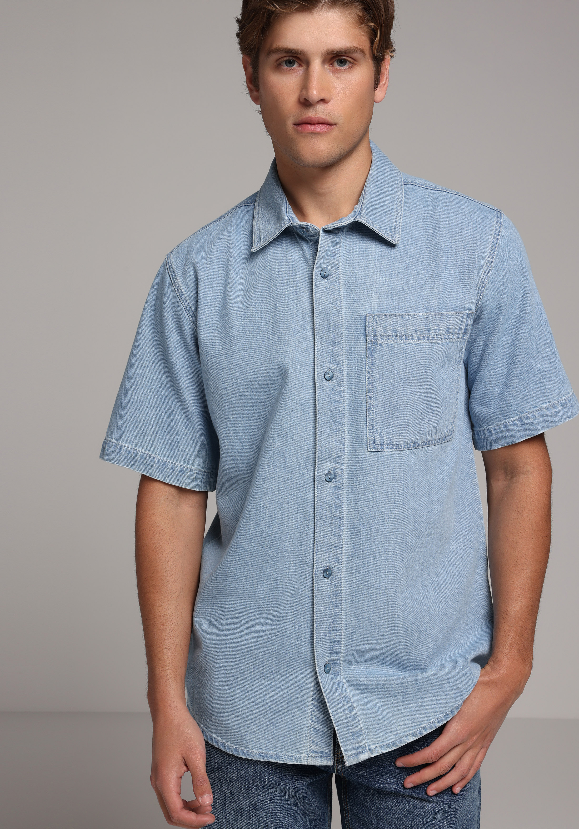 Regular Fit Klasik Yaka Düz Erkek Light İndigo Denim Kısa Kol Gömlek