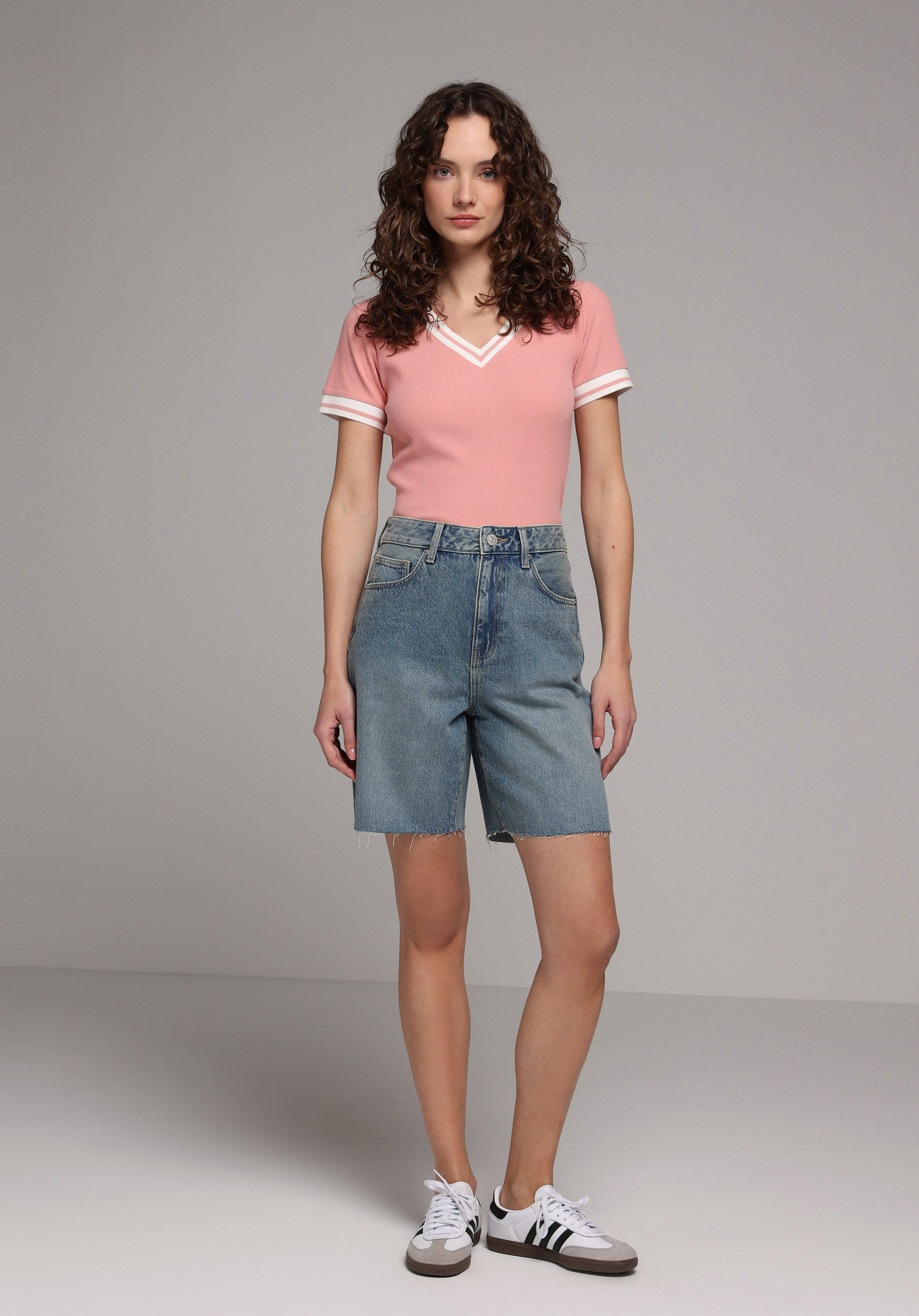 Slim Fit V Yaka Düz Kadın Pembe Kısa Kol Tişört