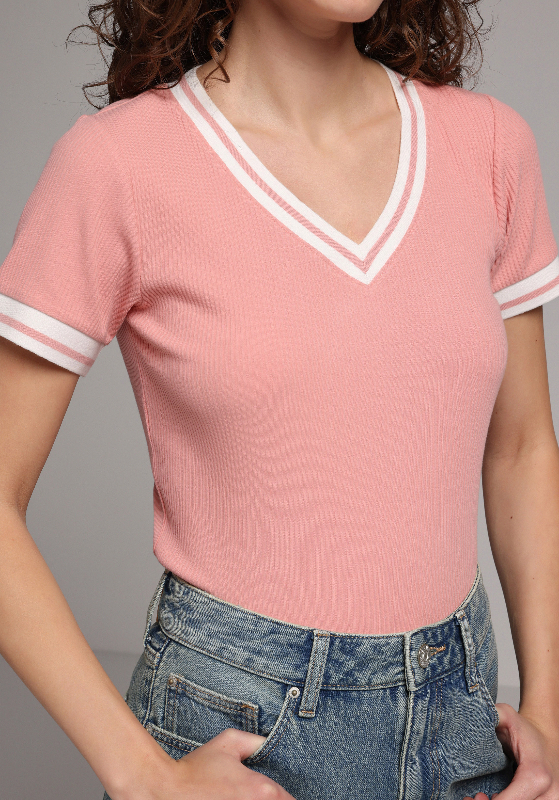 Slim Fit V Yaka Düz Kadın Pembe Kısa Kol Tişört