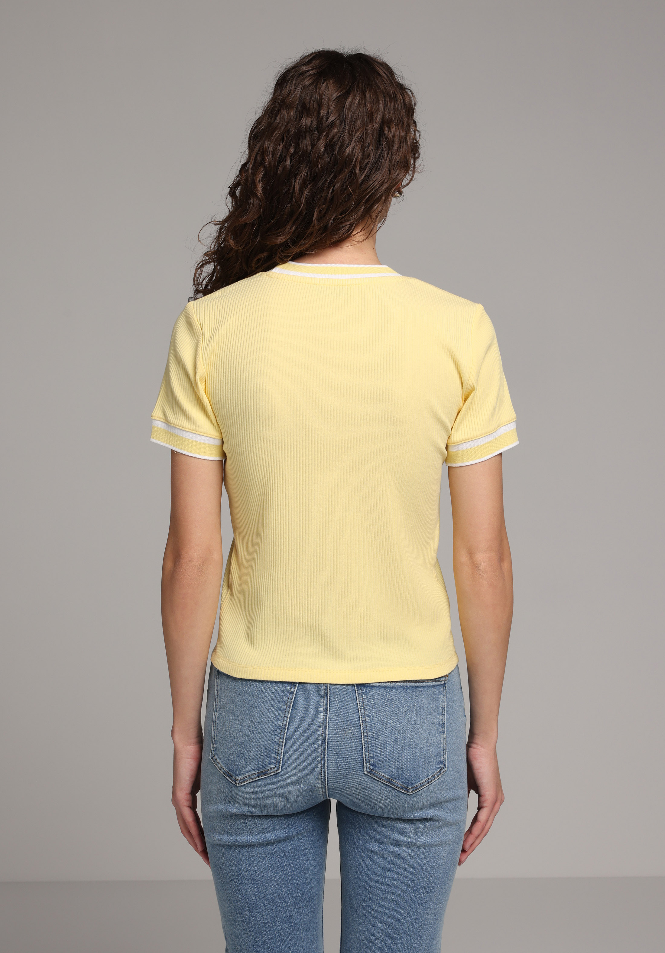 Slim Fit Yuvarlak Yaka Düz Kadın Sari Kısa Kol Tişört