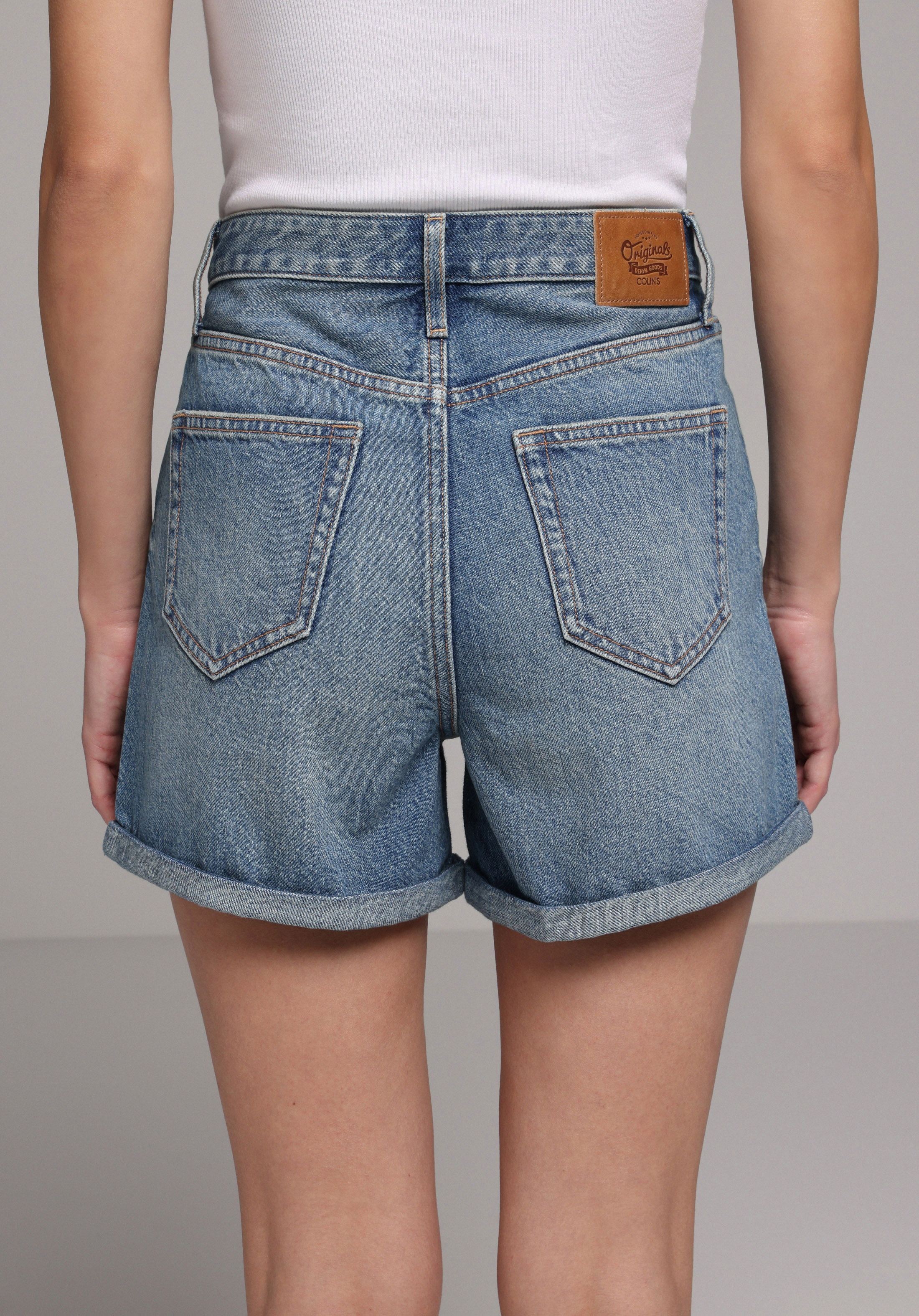 Mom Fit Orta Bel Düz Kadın Light İndigo Denim Jean Şort