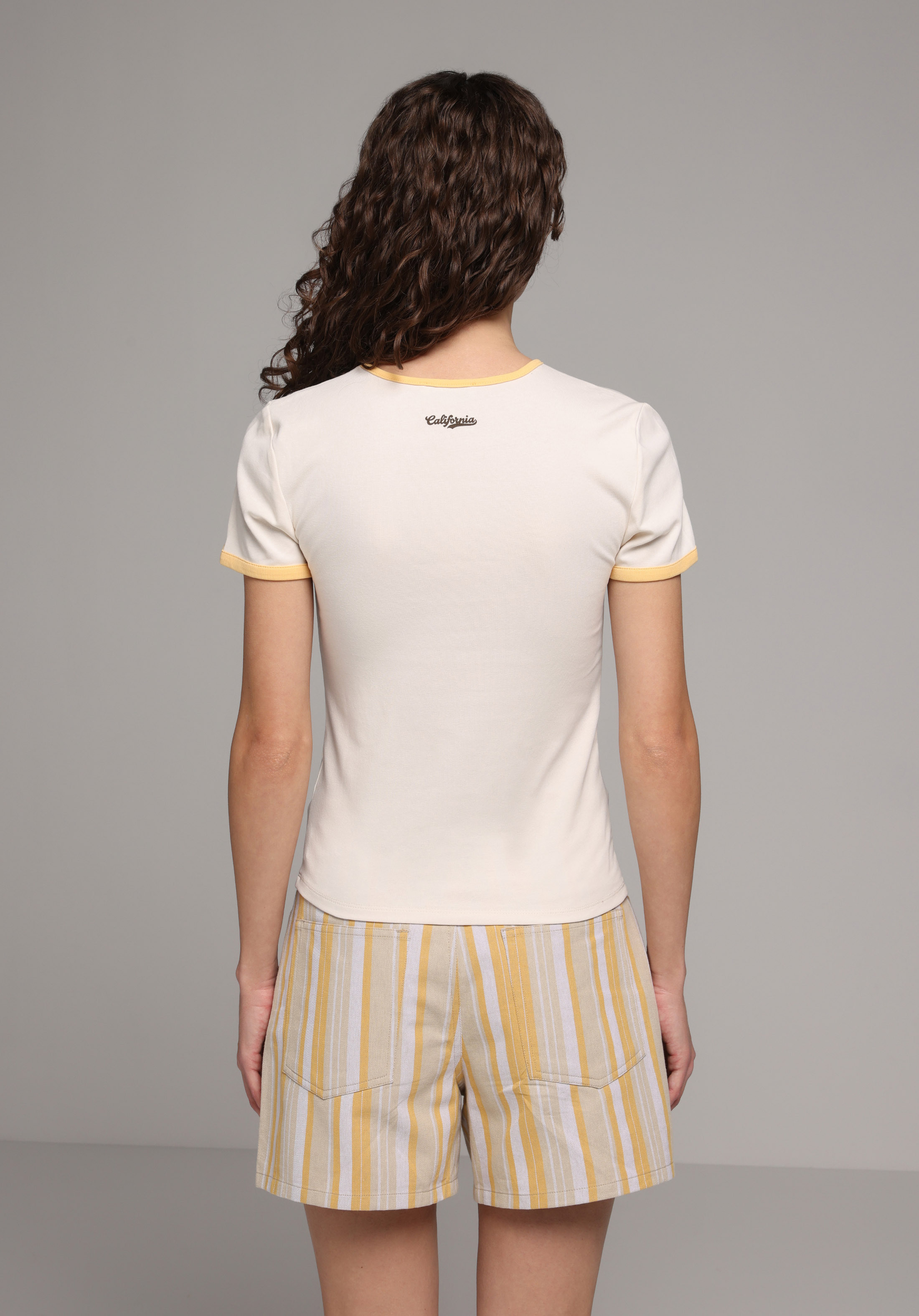 Slim Fit Yuvarlak Yaka Baskılı Kadın Ekru Kısa Kol Tişört