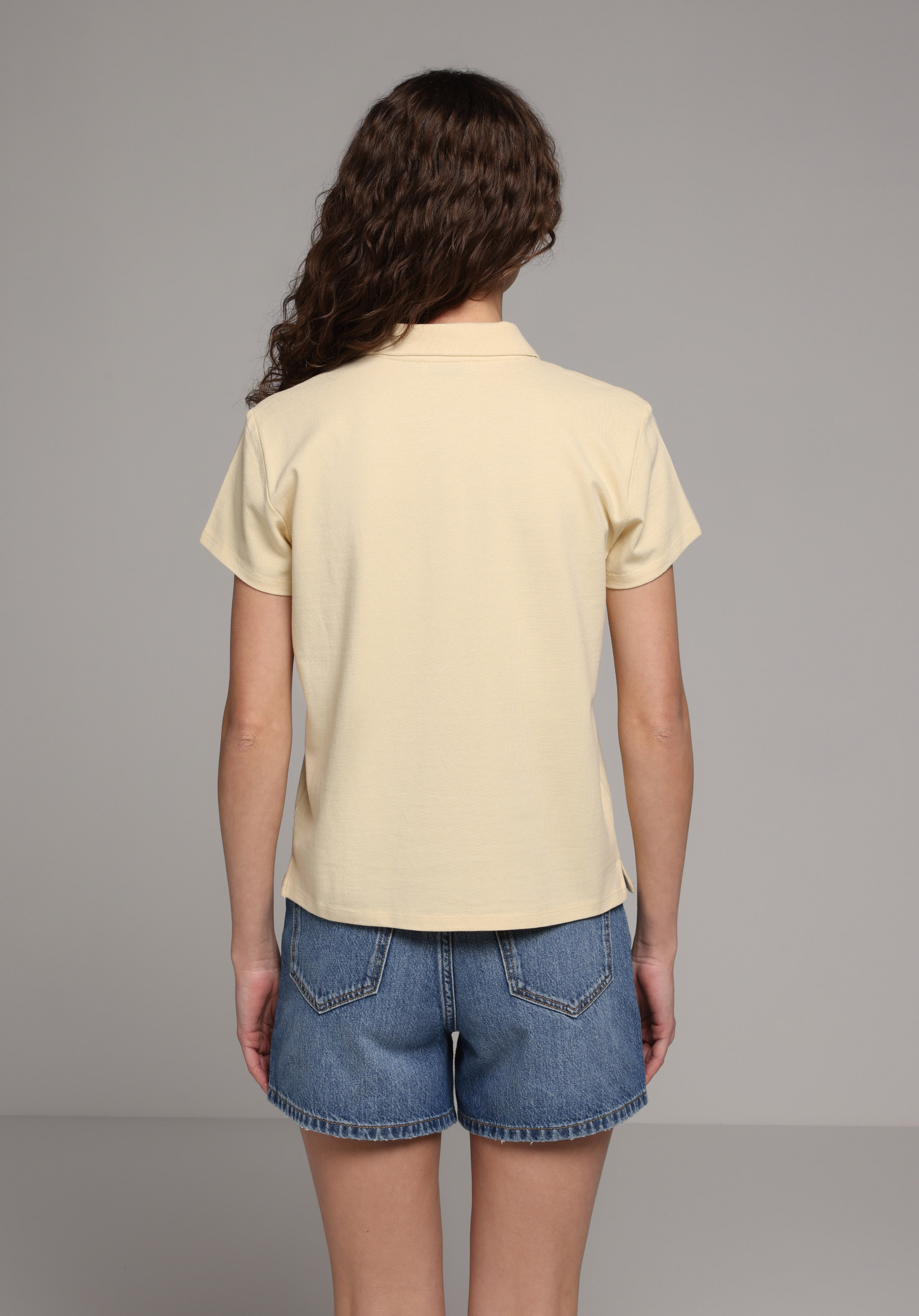Regular Fit Polo Yaka Nakışlı Kadın Sari Kısa Kol Tişört