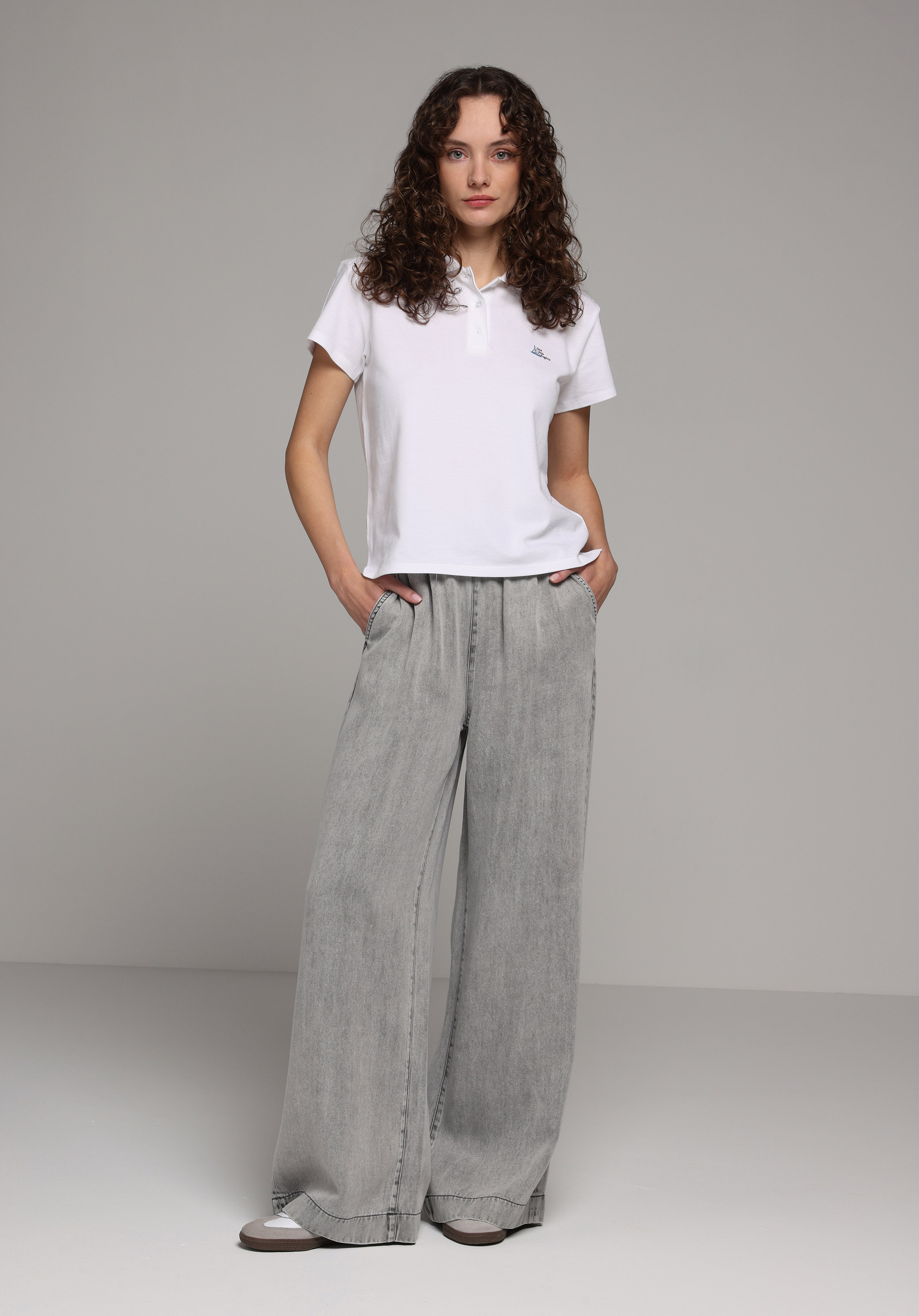 Regular Fit Polo Yaka Nakışlı Kadın Beyaz Kısa Kol Tişört