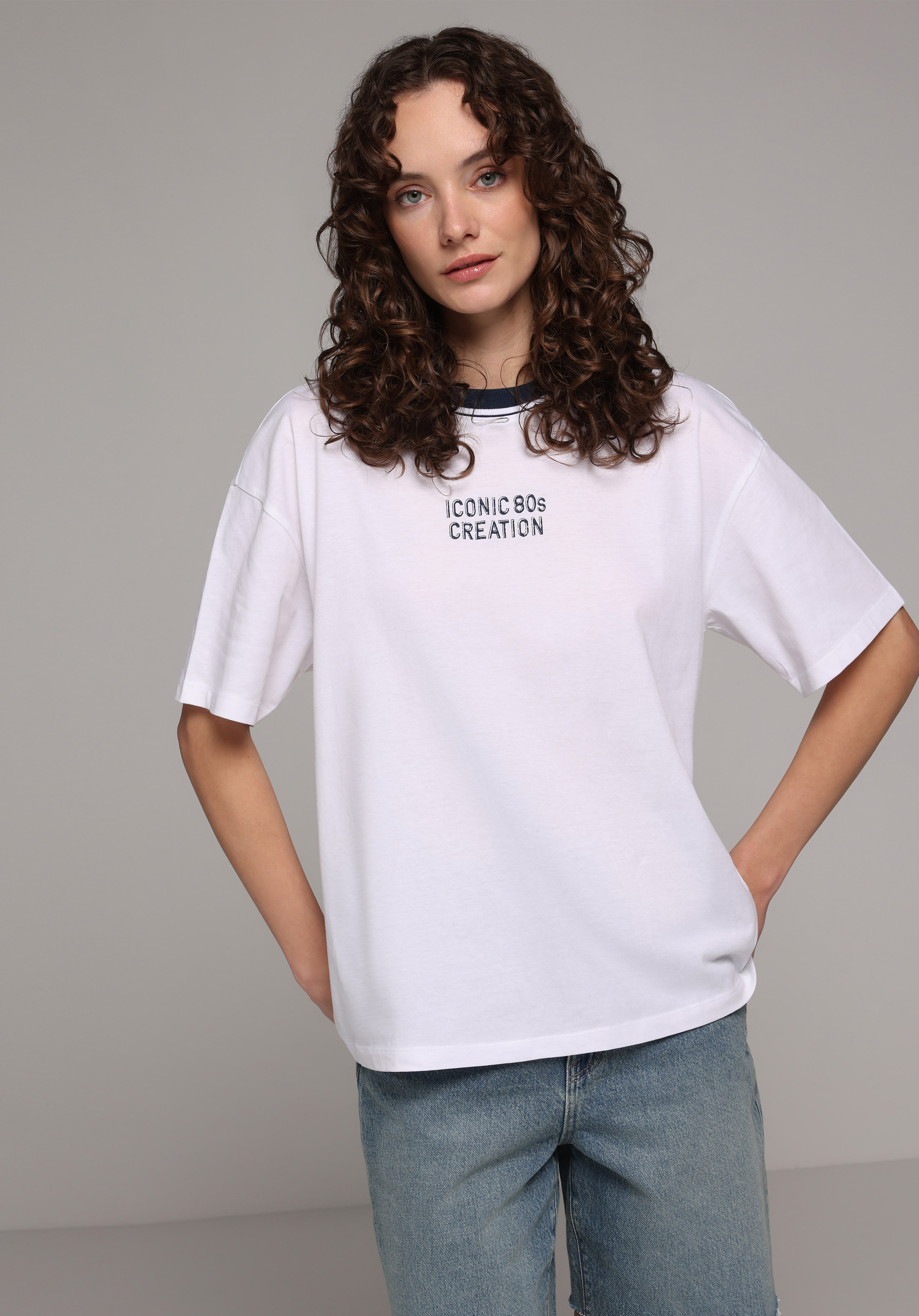 Oversize Fit Yuvarlak Yaka Baskılı Kadın Beyaz Kısa Kol Tişört