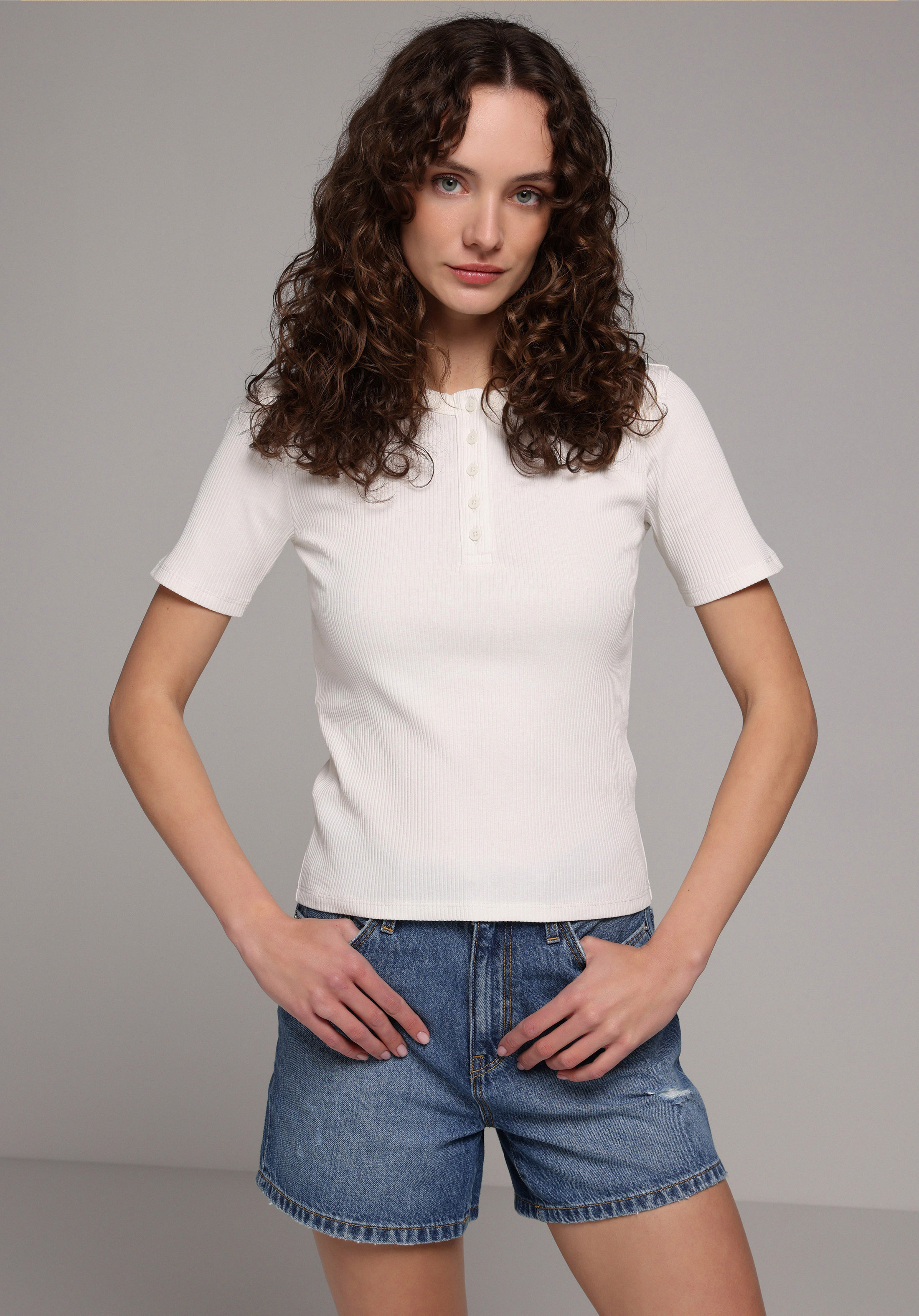 Slim Fit Yuvarlak Yaka Düz Kadın Beyaz Kısa Kol Tişört