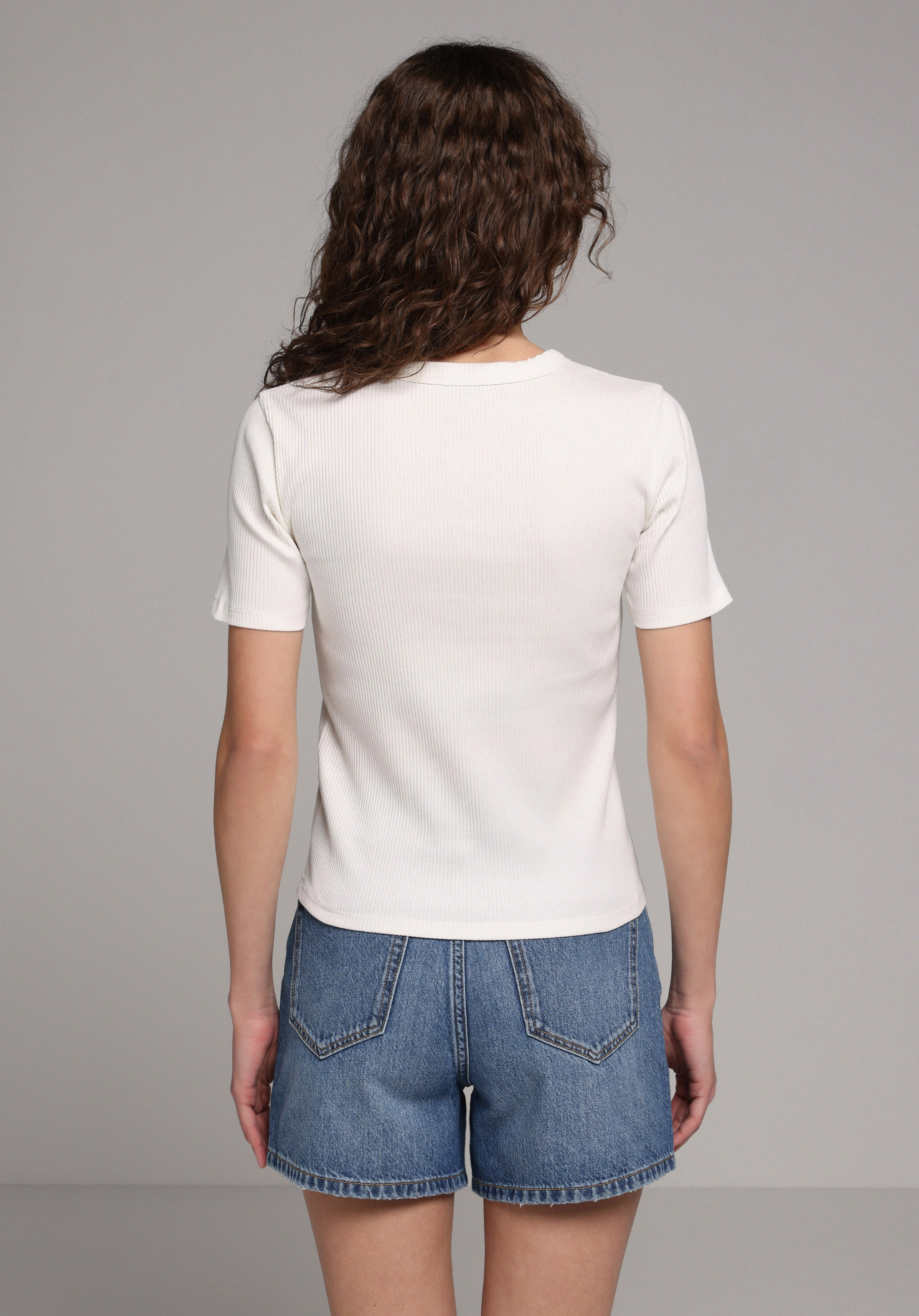 Slim Fit Yuvarlak Yaka Düz Kadın Beyaz Kısa Kol Tişört
