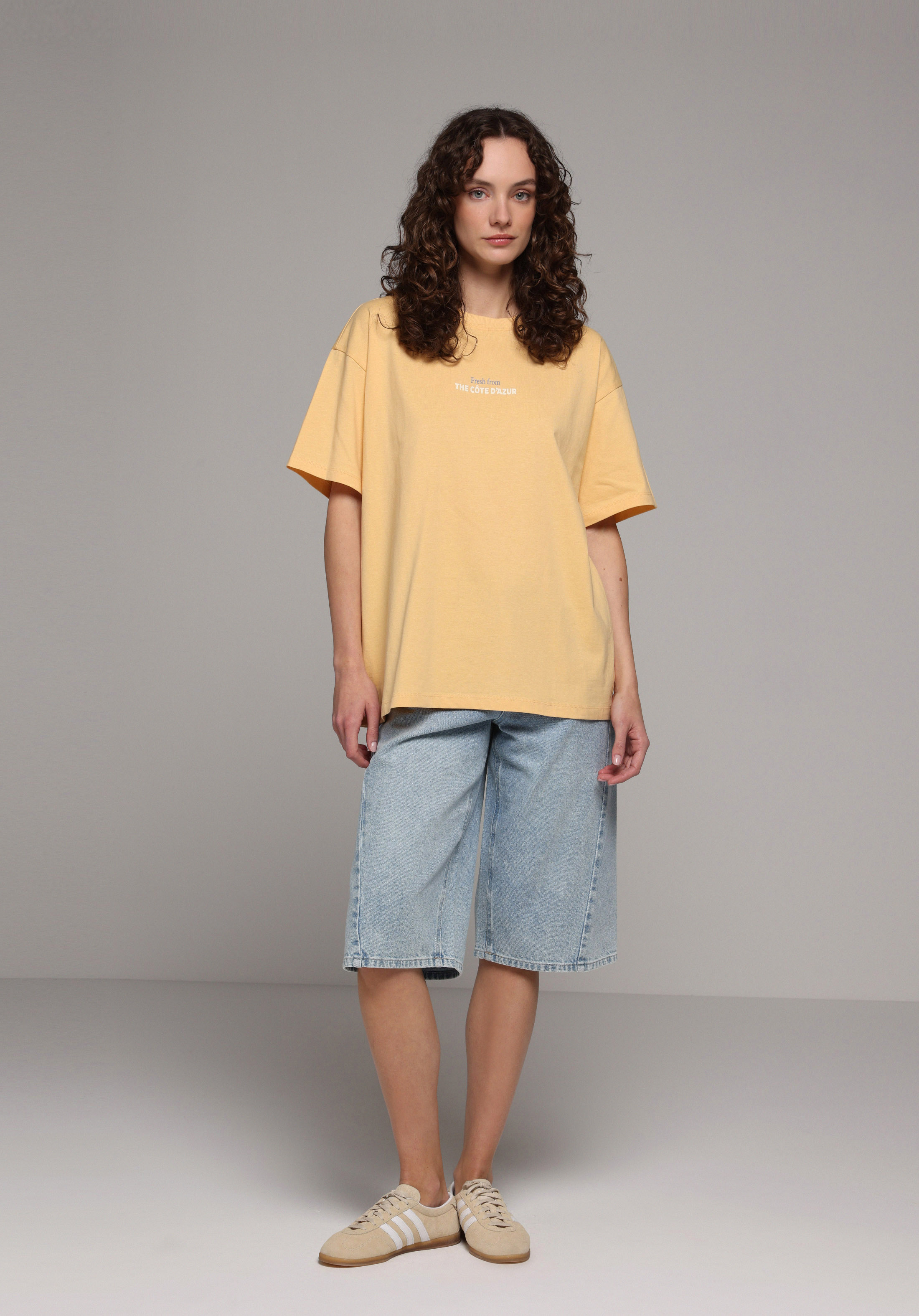 Oversize Fit Yuvarlak Yaka Düz Kadın Sari Kısa Kol Tişört