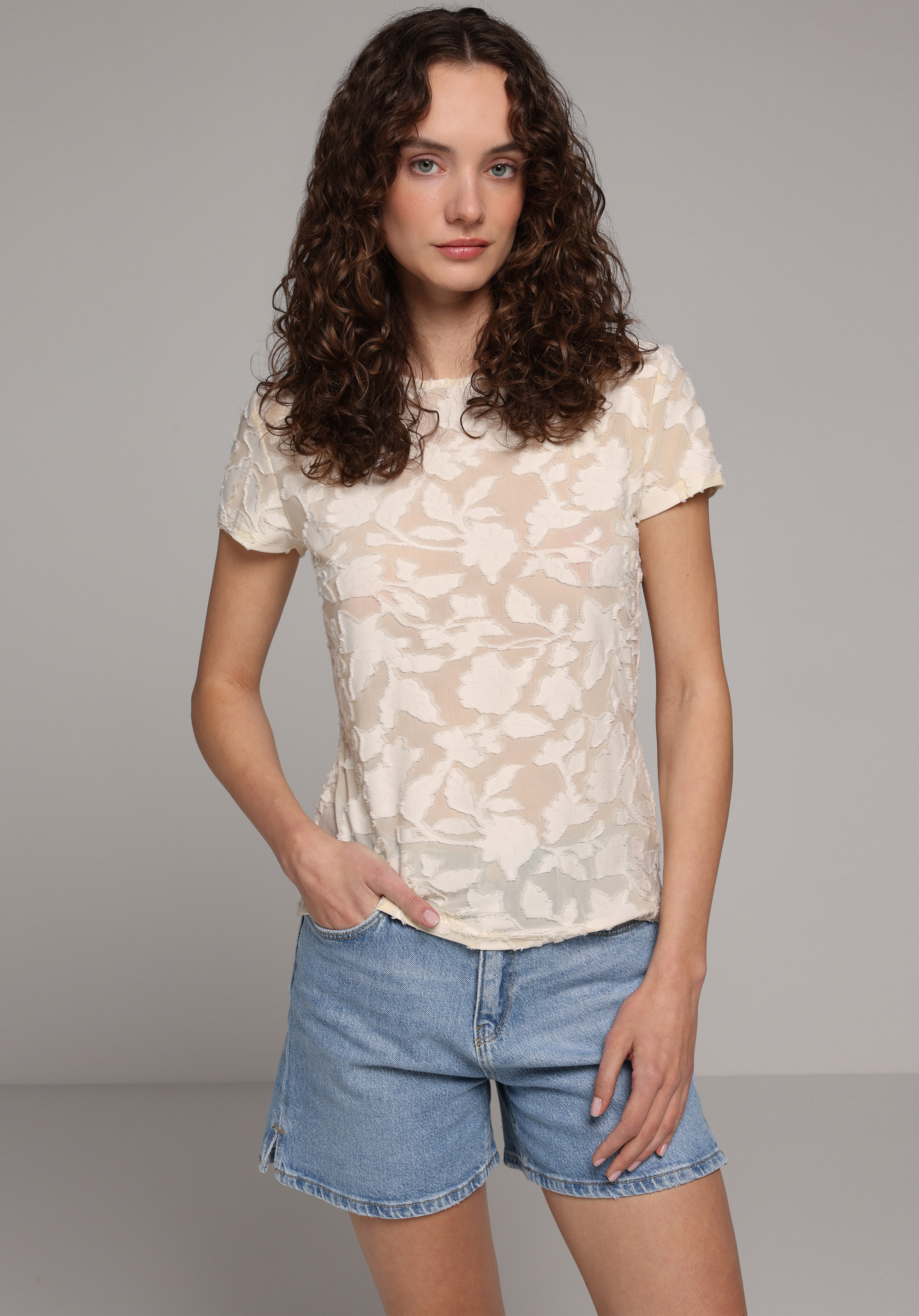 Slim Fit   Kadın Ekru Kısa Kol Tişört