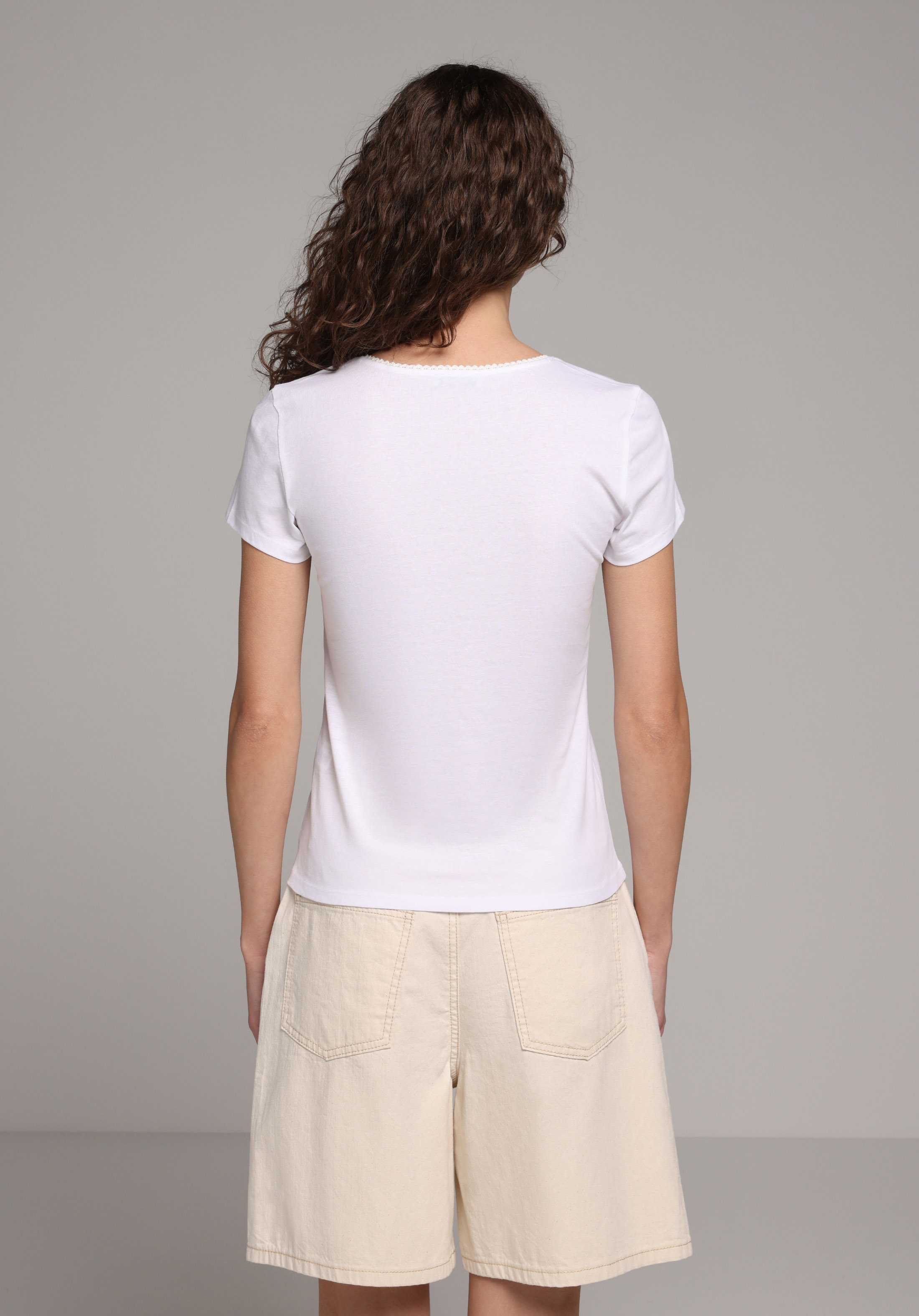Slim Fit Yuvarlak Yaka Düz Kadın Beyaz Kısa Kol Tişört