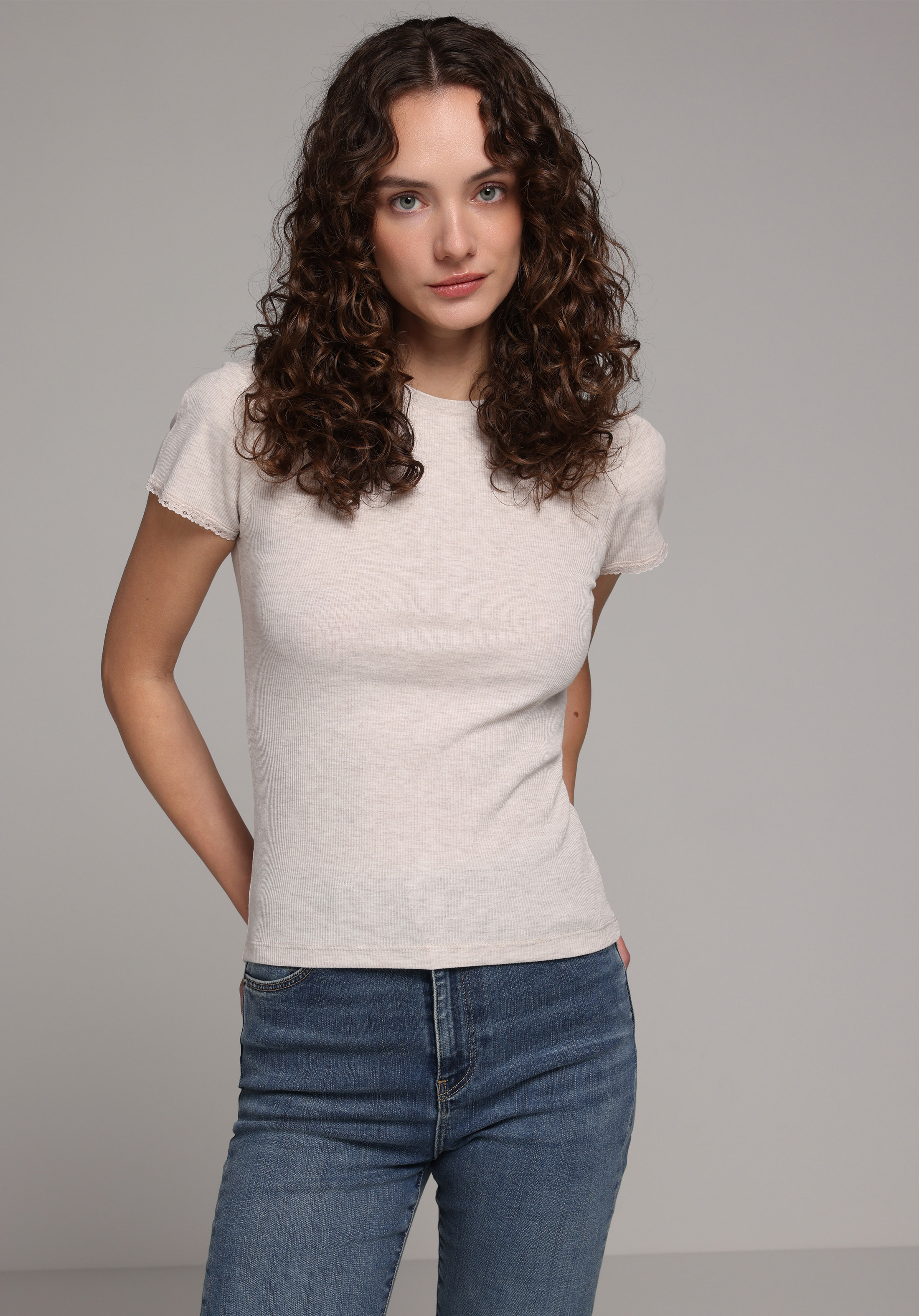 Slim Fit Yuvarlak Yaka Düz Kadın Bej Kısa Kol Tişört