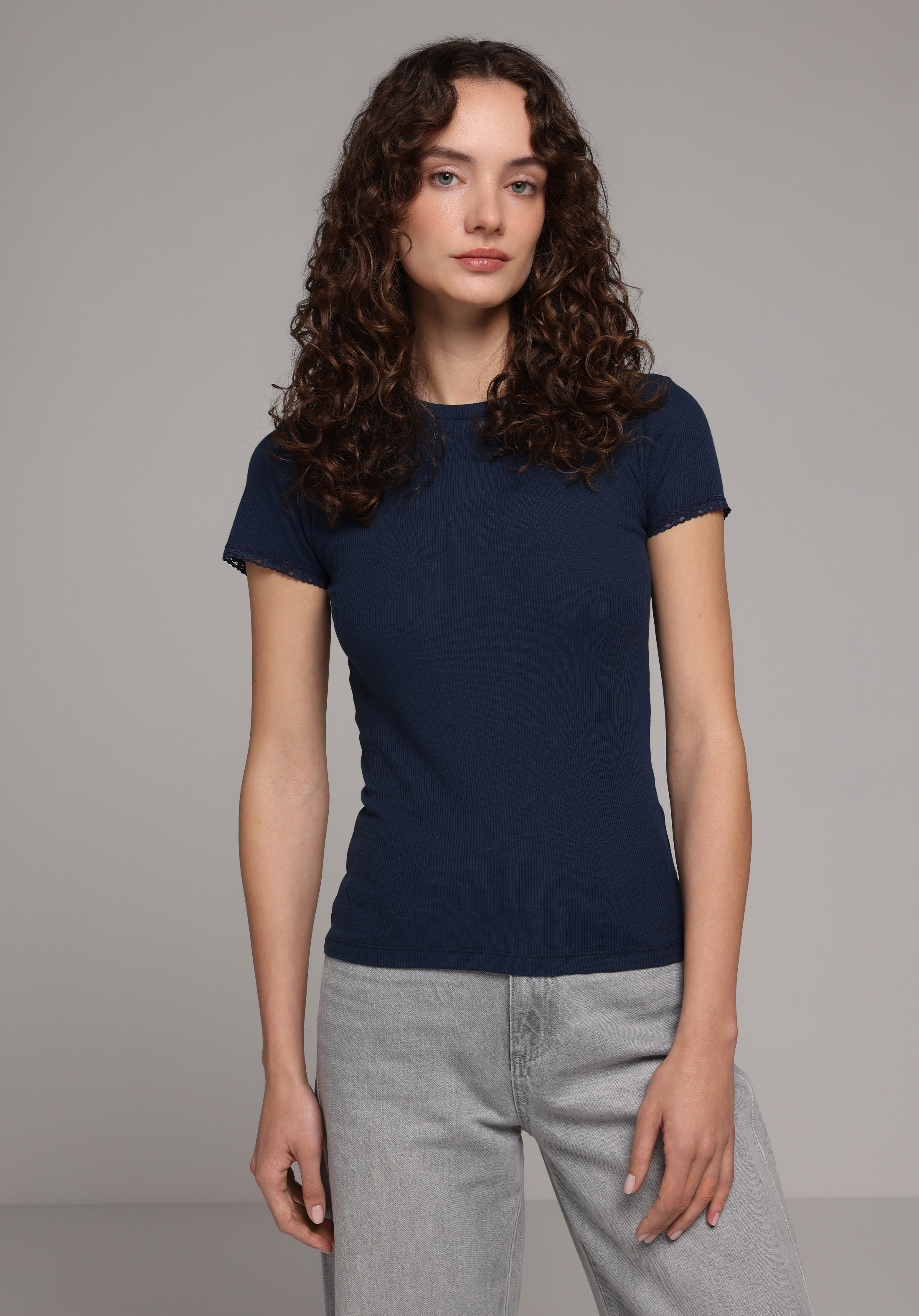 Slim Fit Yuvarlak Yaka Düz Kadın Lacivert Kısa Kol Tişört