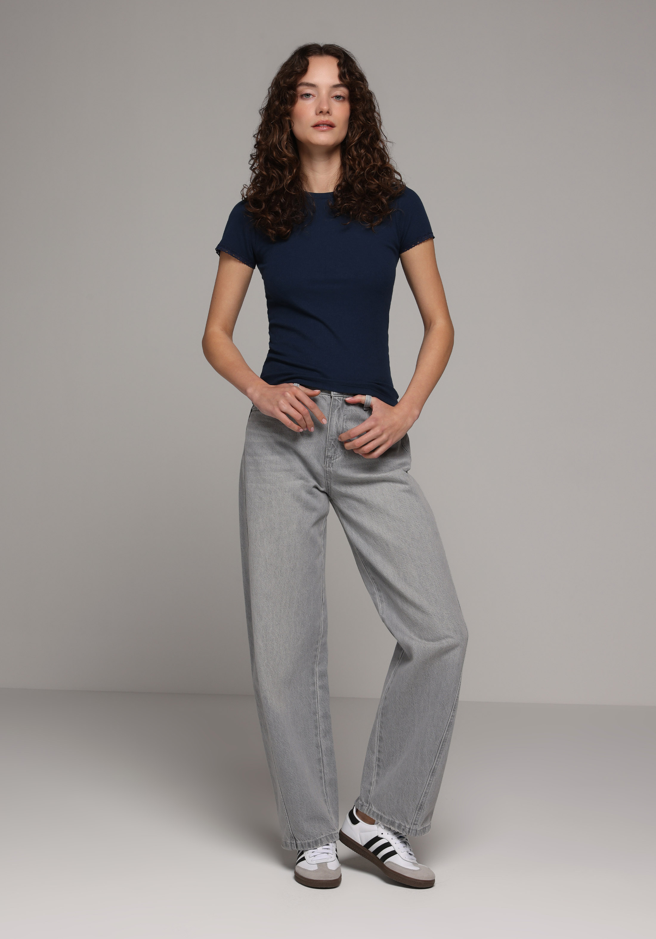 Slim Fit Yuvarlak Yaka Düz Kadın Lacivert Kısa Kol Tişört