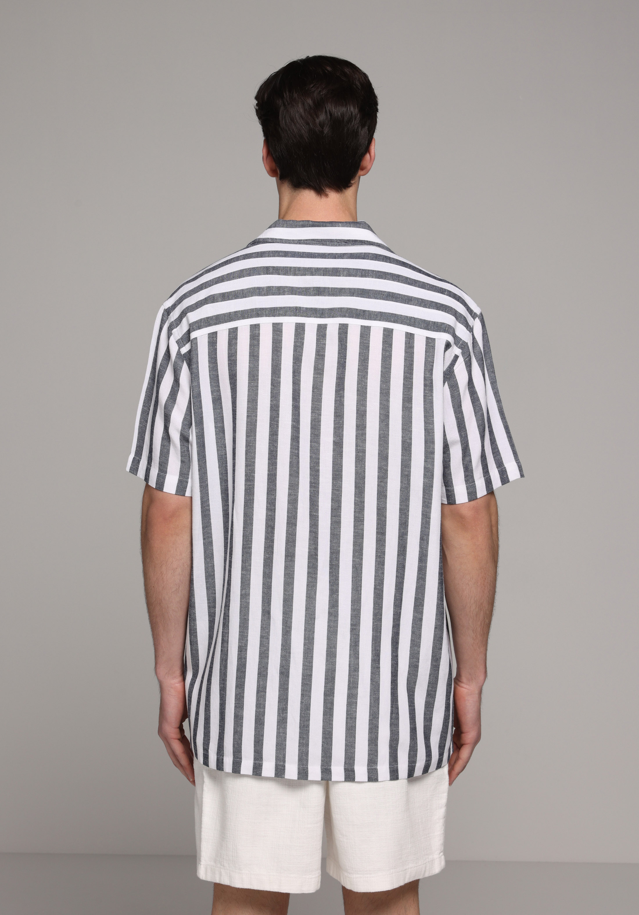 Relaxed Fit Apaj Yaka Çizgili Erkek Lacivert Kısa Kol Gömlek